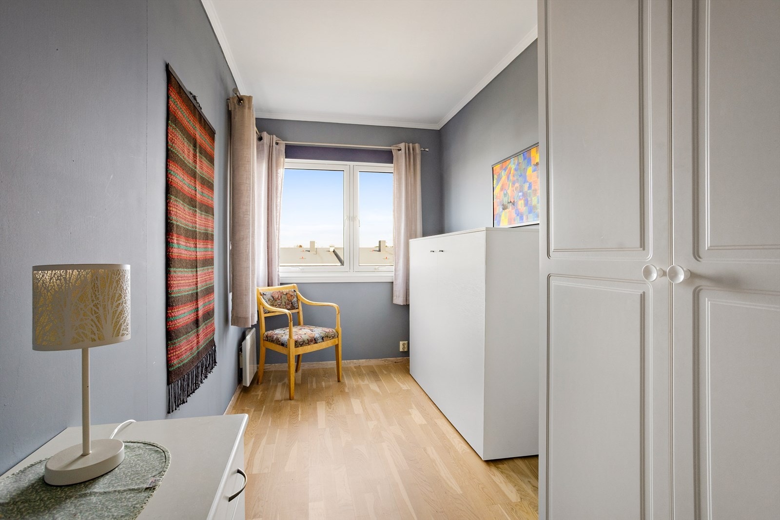 Soverom nummer to egner seg utmerket som gjesterom eller hjemmekontor, alt etter behov. Galleribilde