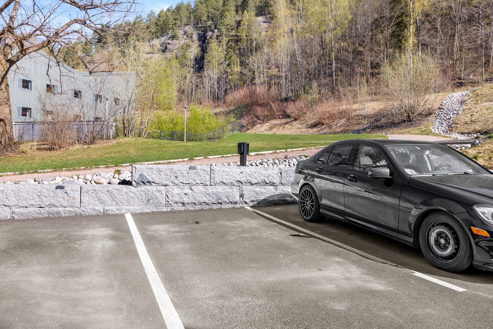 Leiligheten har en utvendig parkeringsplass Galleribilde