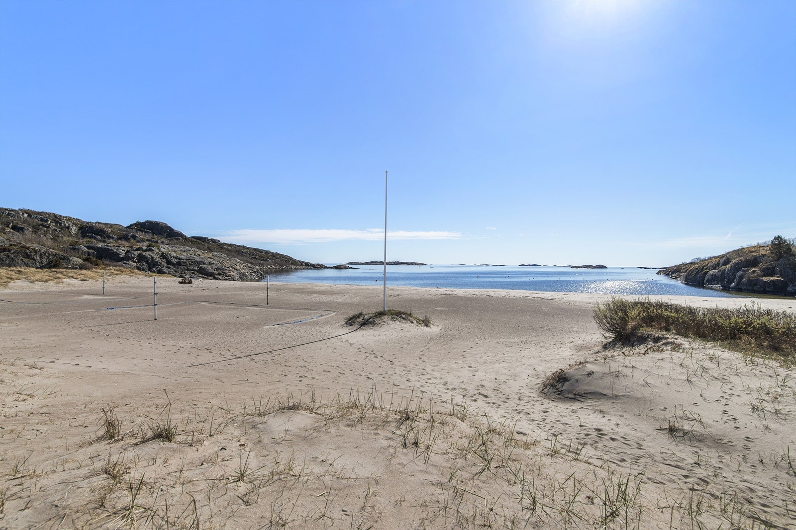 Populære Oddane Sand badeplass og camping ligger kun en kort kjøretur unna. Nyt late dager på en av områdets mange flotte sandstrender. Galleribilde