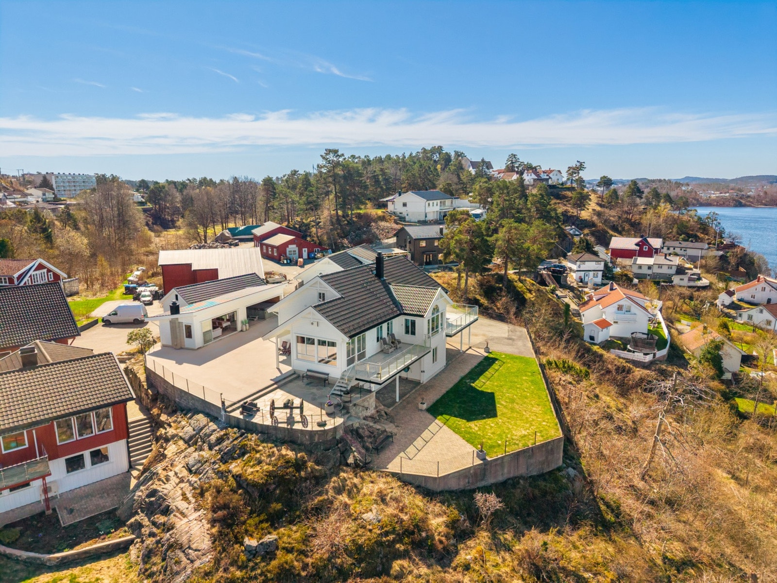 Eksklusiv eiendom med enestående plassering og utsikt i flere retninger. Galleribilde