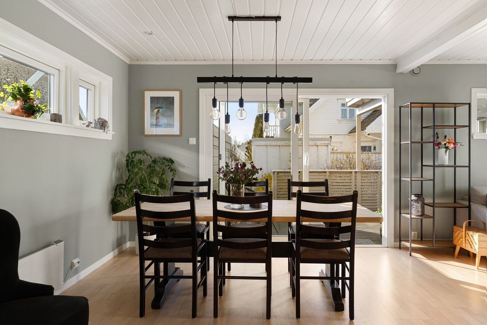 Den sosiale sonen er designet for samvær, med en flytende overgang mellom matlaging, måltider og avslapning. Galleribilde