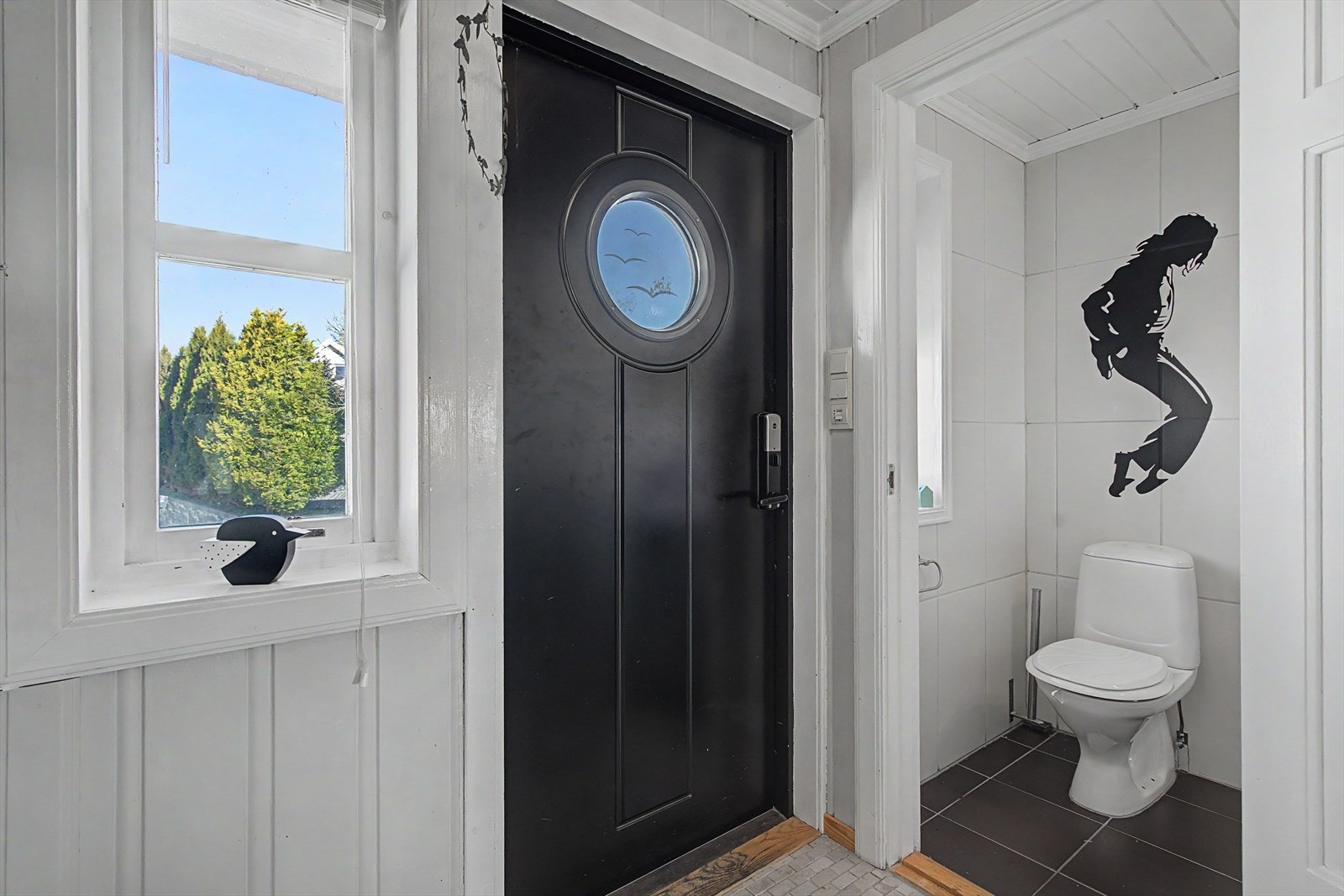 Toalettrom 1. etasje ved entré Galleribilde