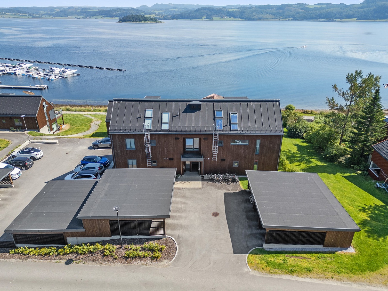 Attraktiv endebeliggenhet i feltet med flott, åpen utsikt mot Borgenfjorden Galleribilde