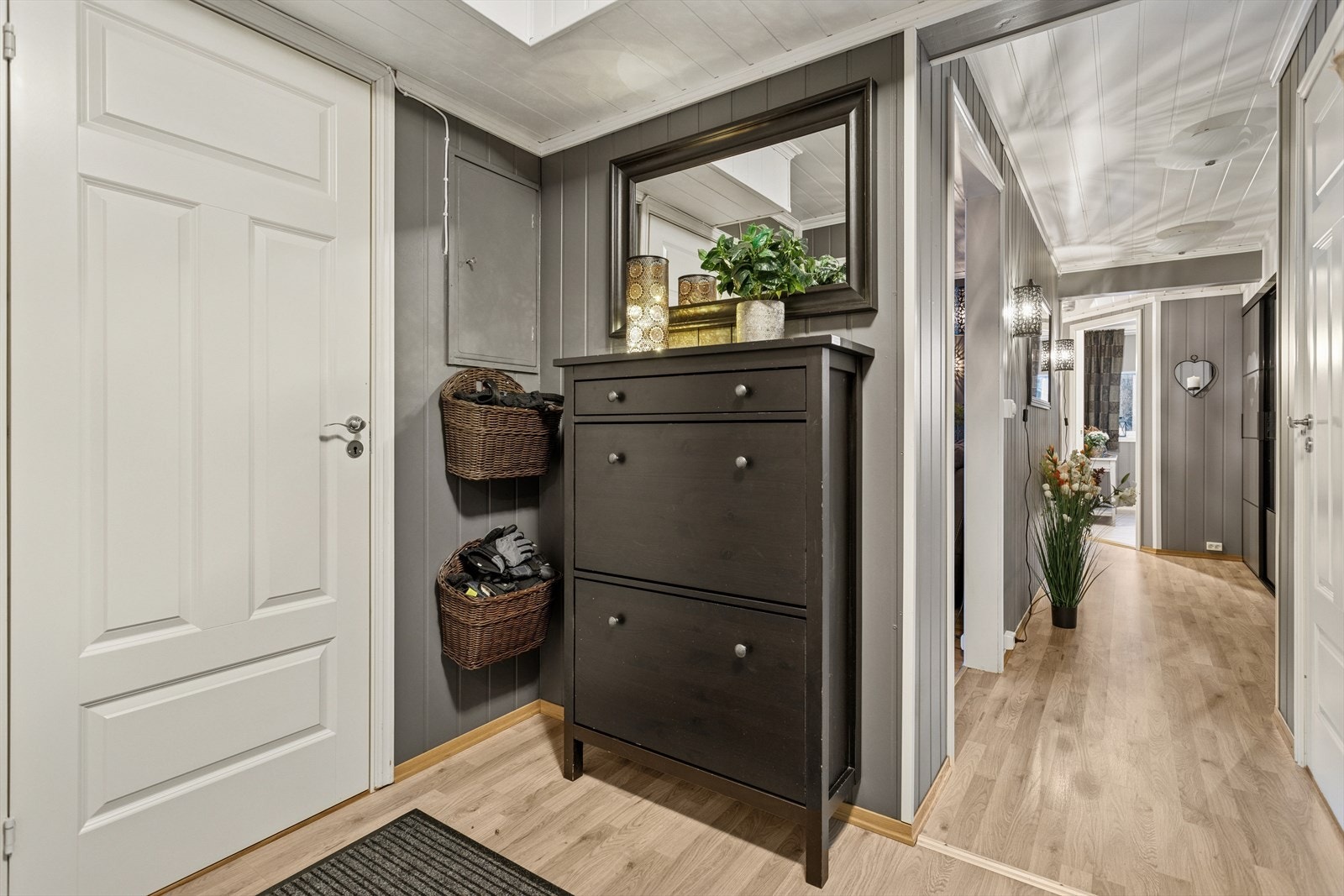 Entré på 5 m² med direkte tilgang til vaskerom. Galleribilde