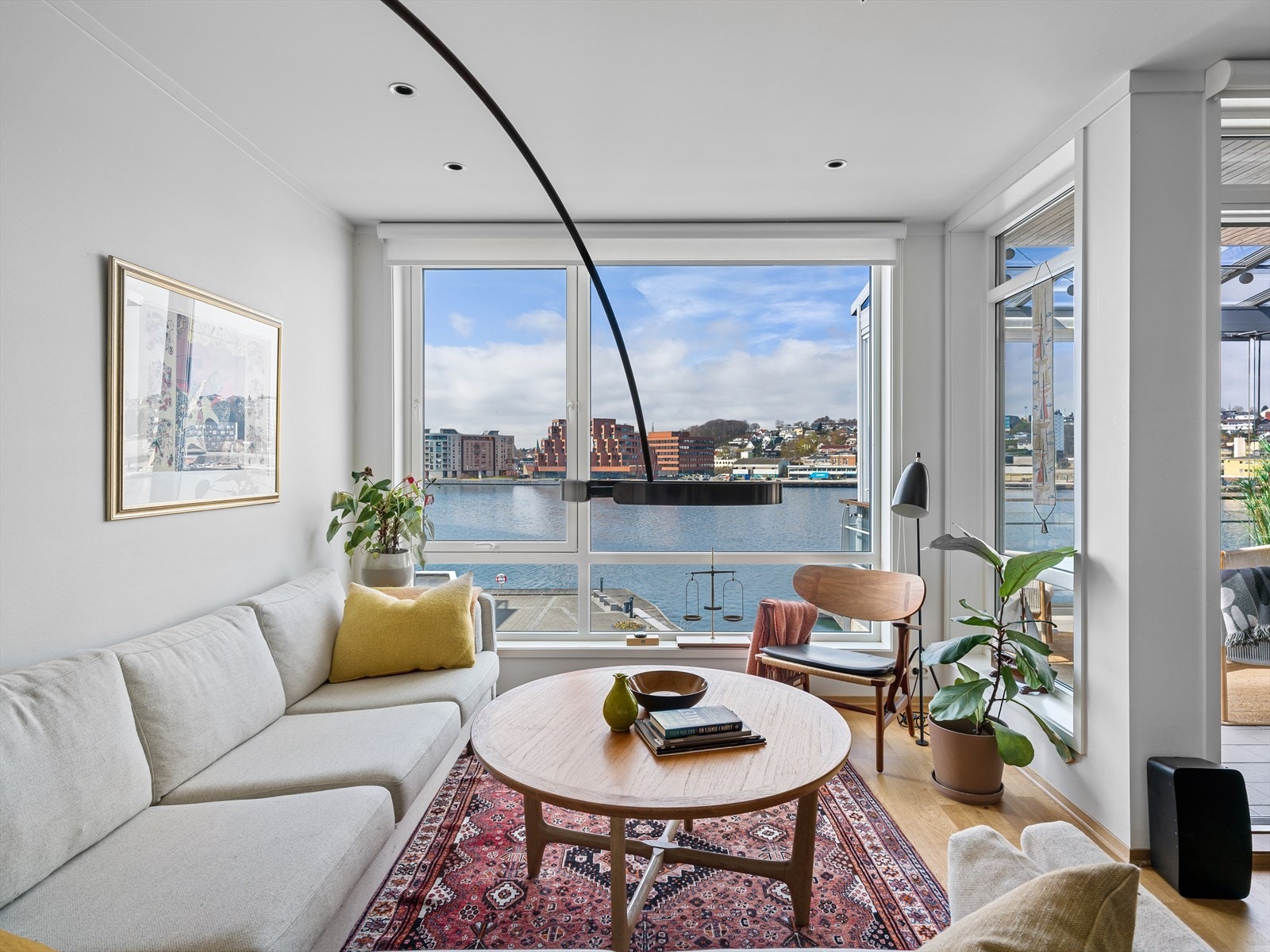 Utsikt og usjenert. Galleribilde