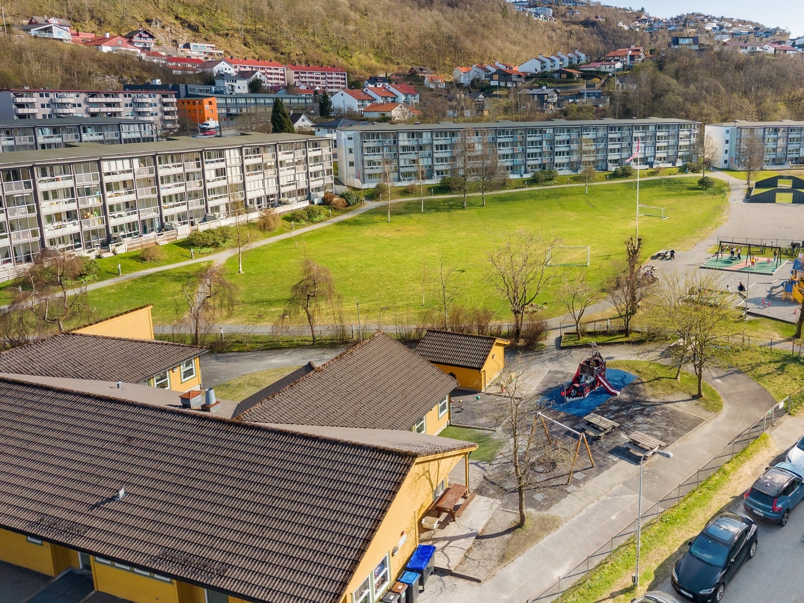 Beliggenheten er også svært gunstig med tanke på arbeid og utdanning. Galleribilde