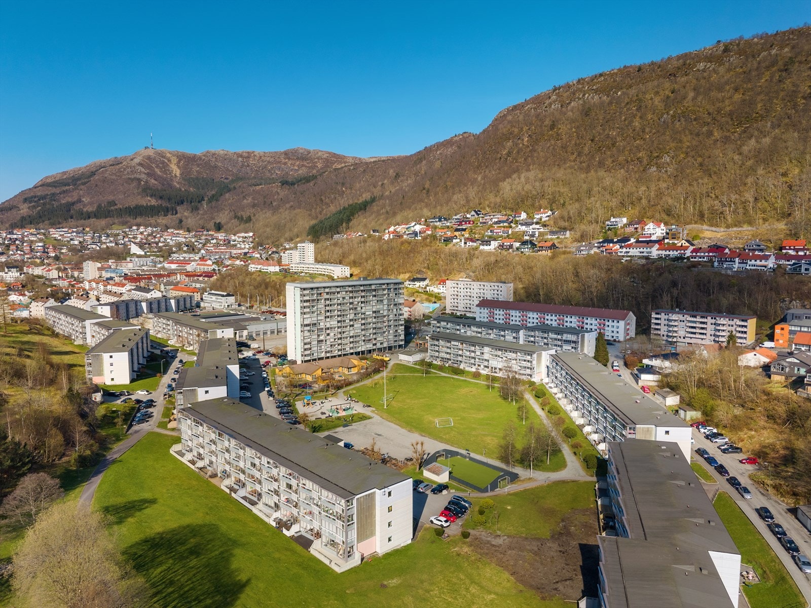 For deg som setter pris på en aktiv livsstil, byr Landås på et bredt spekter av tur- og treningsmuligheter. Galleribilde