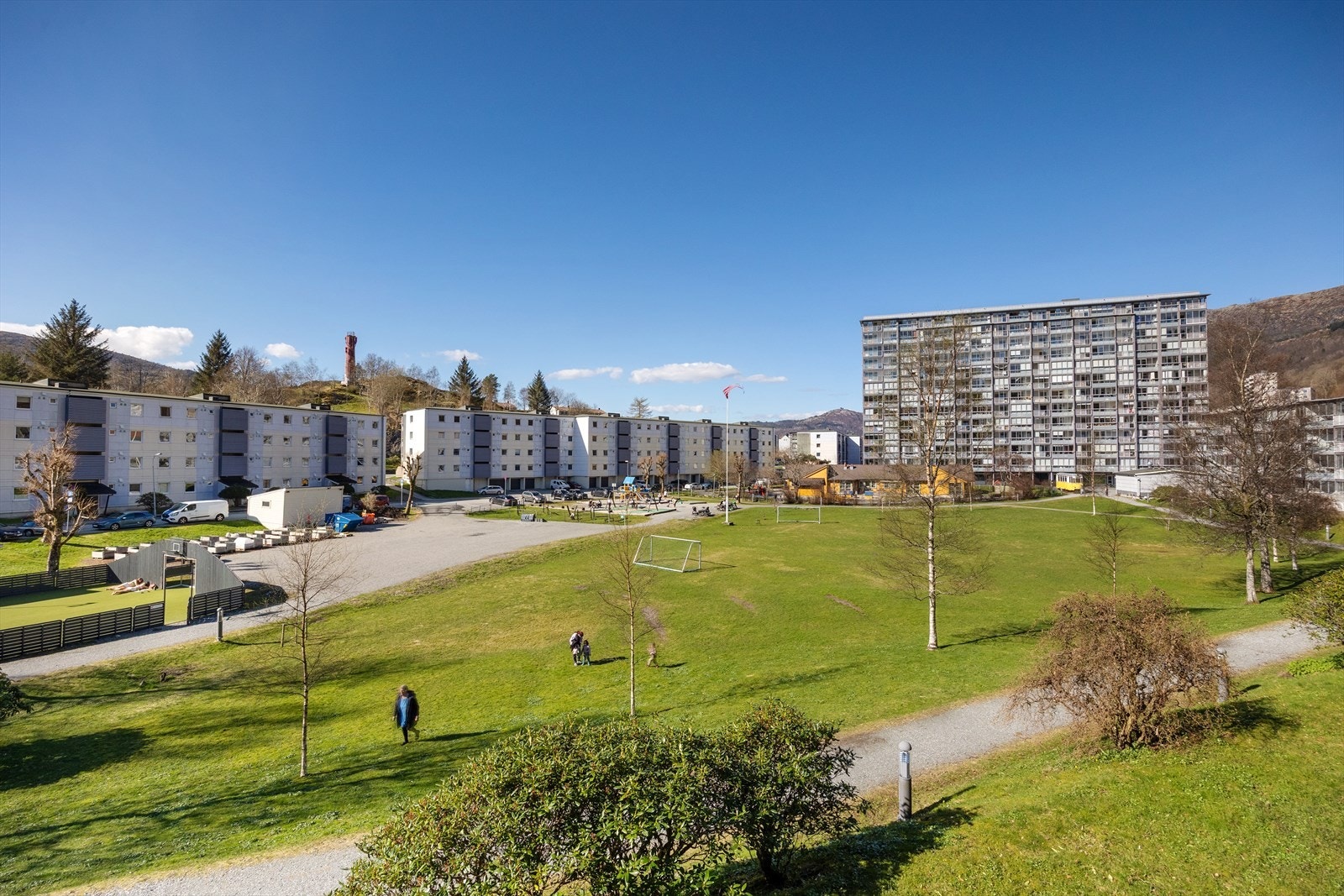 Området har svært gode kollektivforbindelser. Bussholdeplass finnes i umiddelbar nærhet. Galleribilde