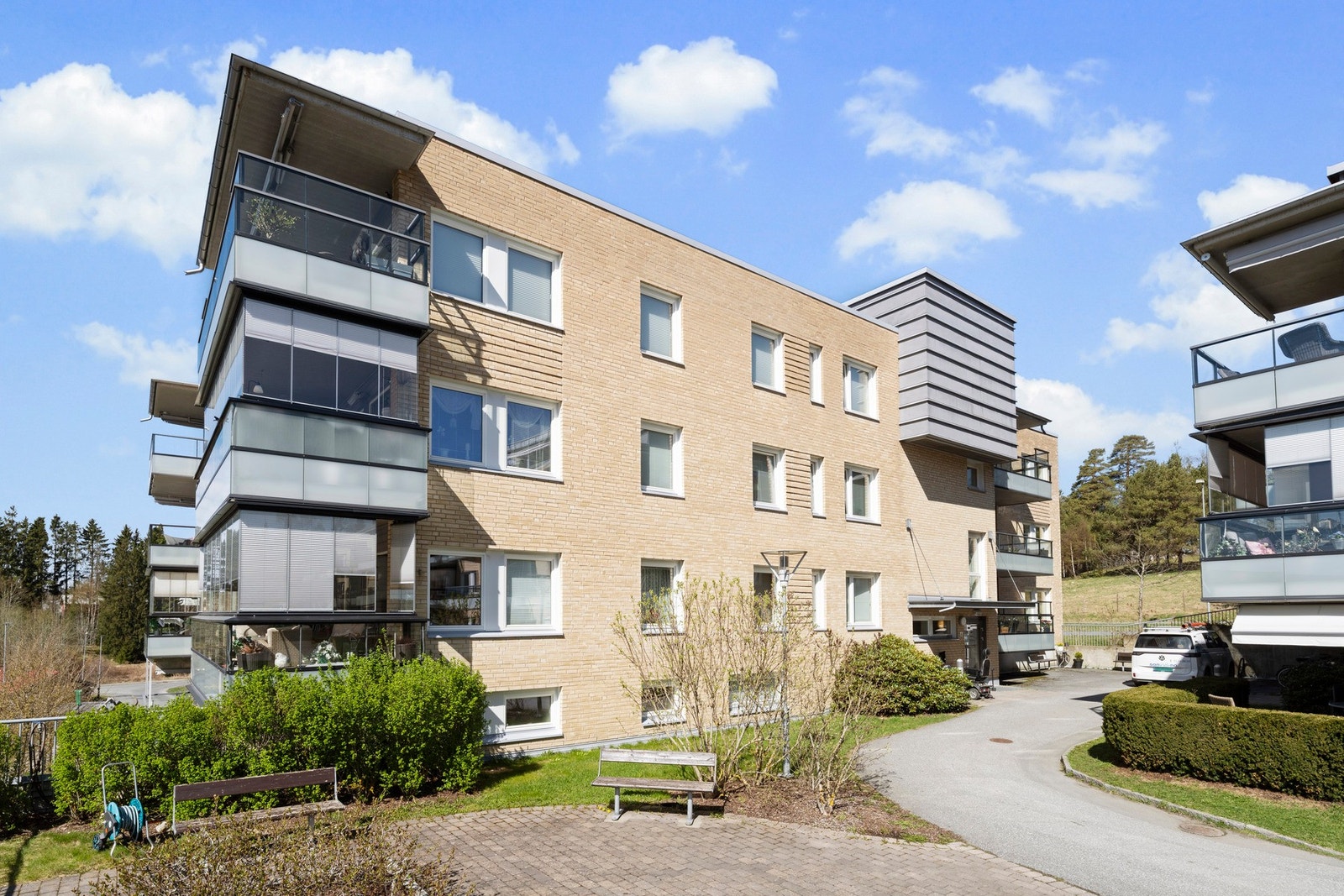 Leiligheten ligger meget sentralt til men også noe tilbaketrukket fra sentrum. Galleribilde