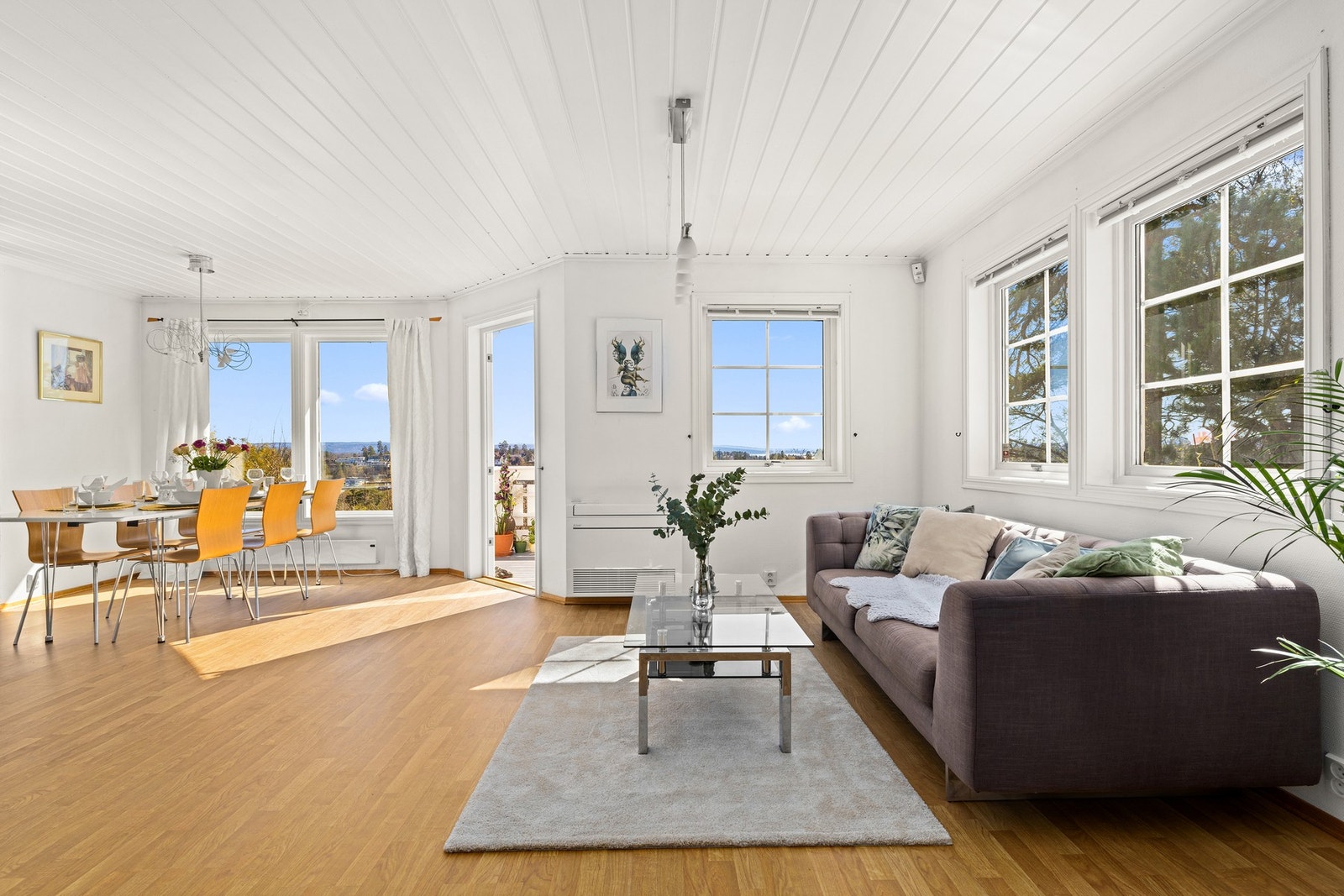 Fra stuen har du tilgang til terrassen Galleribilde