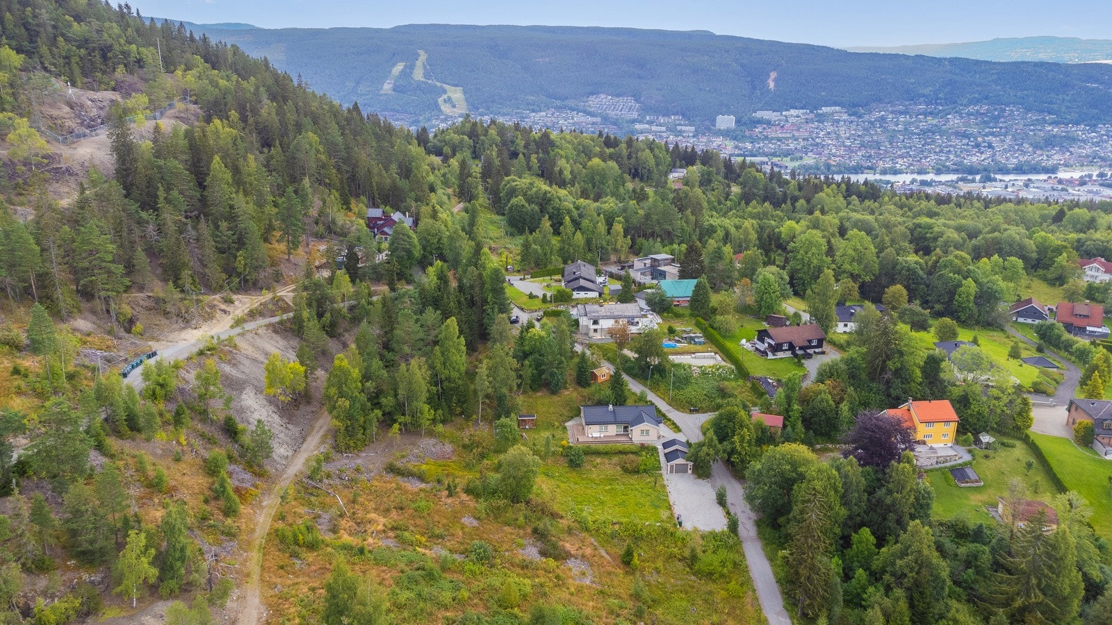 Drammen synlig i bakgrunnen. Galleribilde