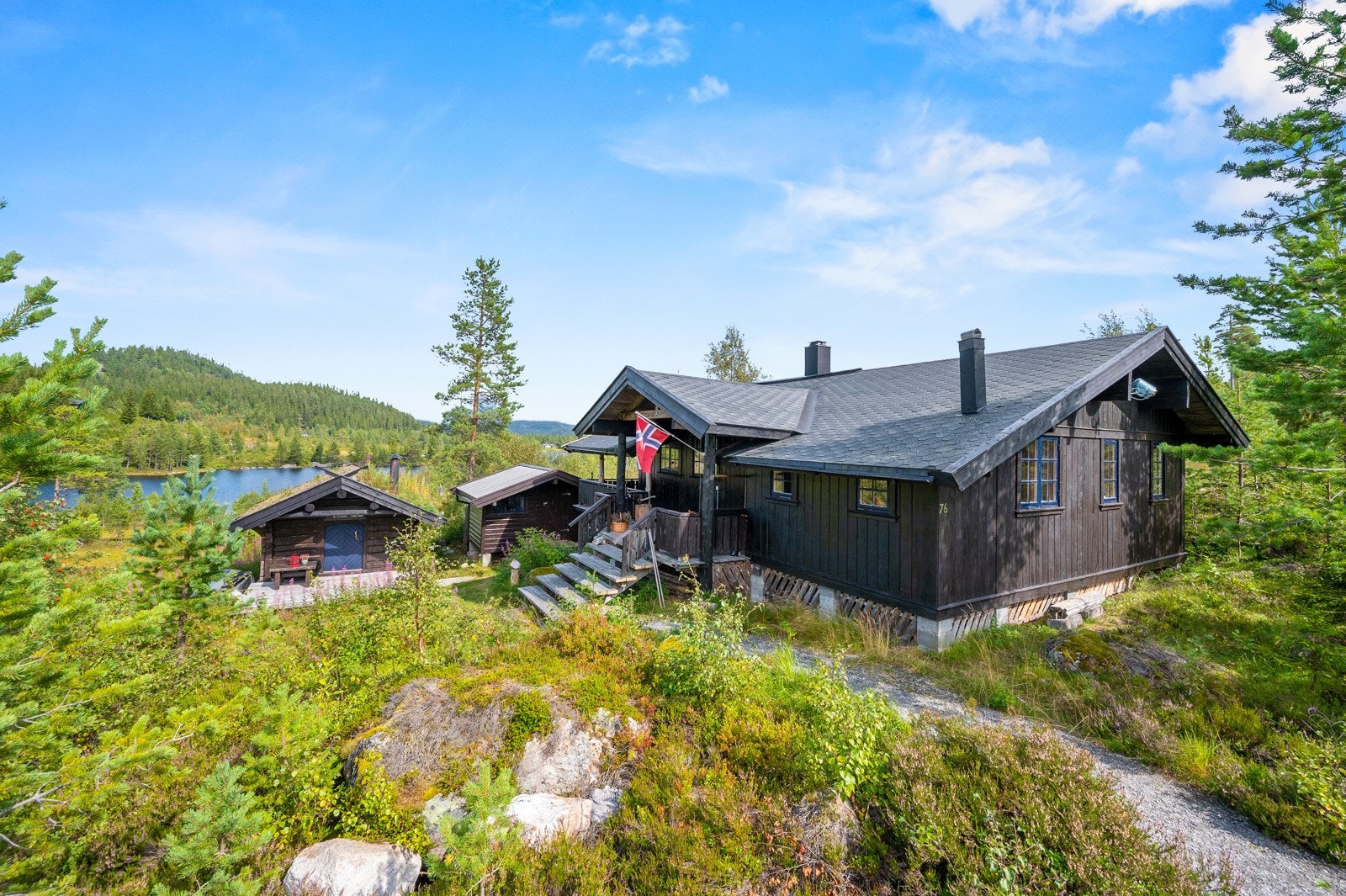 Velkommen til Solliåsvegen 76 - En klassisk hytte med fristtående anneks og utebod. Galleribilde