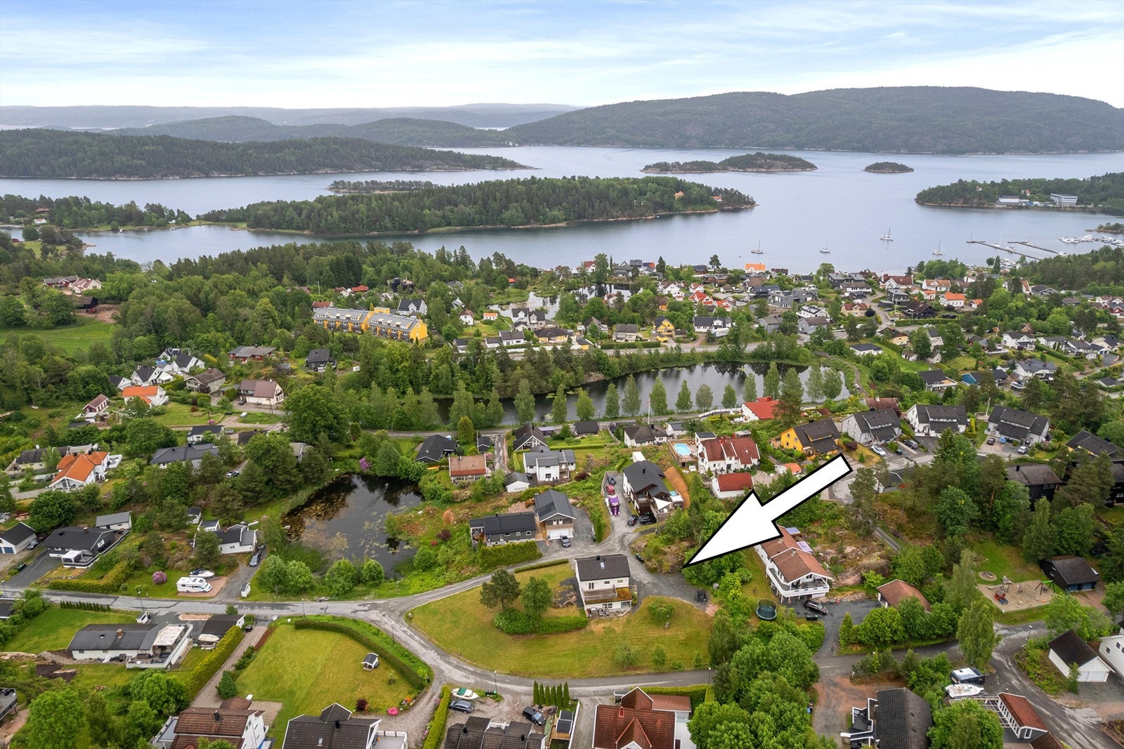 Pen og påkostet enebolig over 3 plan beliggende i et rolig og meget familievennlig boligområde, med kort vei til sentrum og fjorden Foto: Stener Widnes Galleribilde