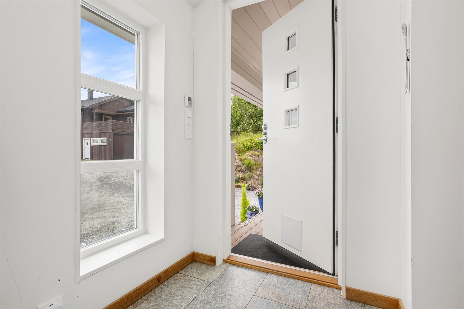 Flislagt entré Galleribilde