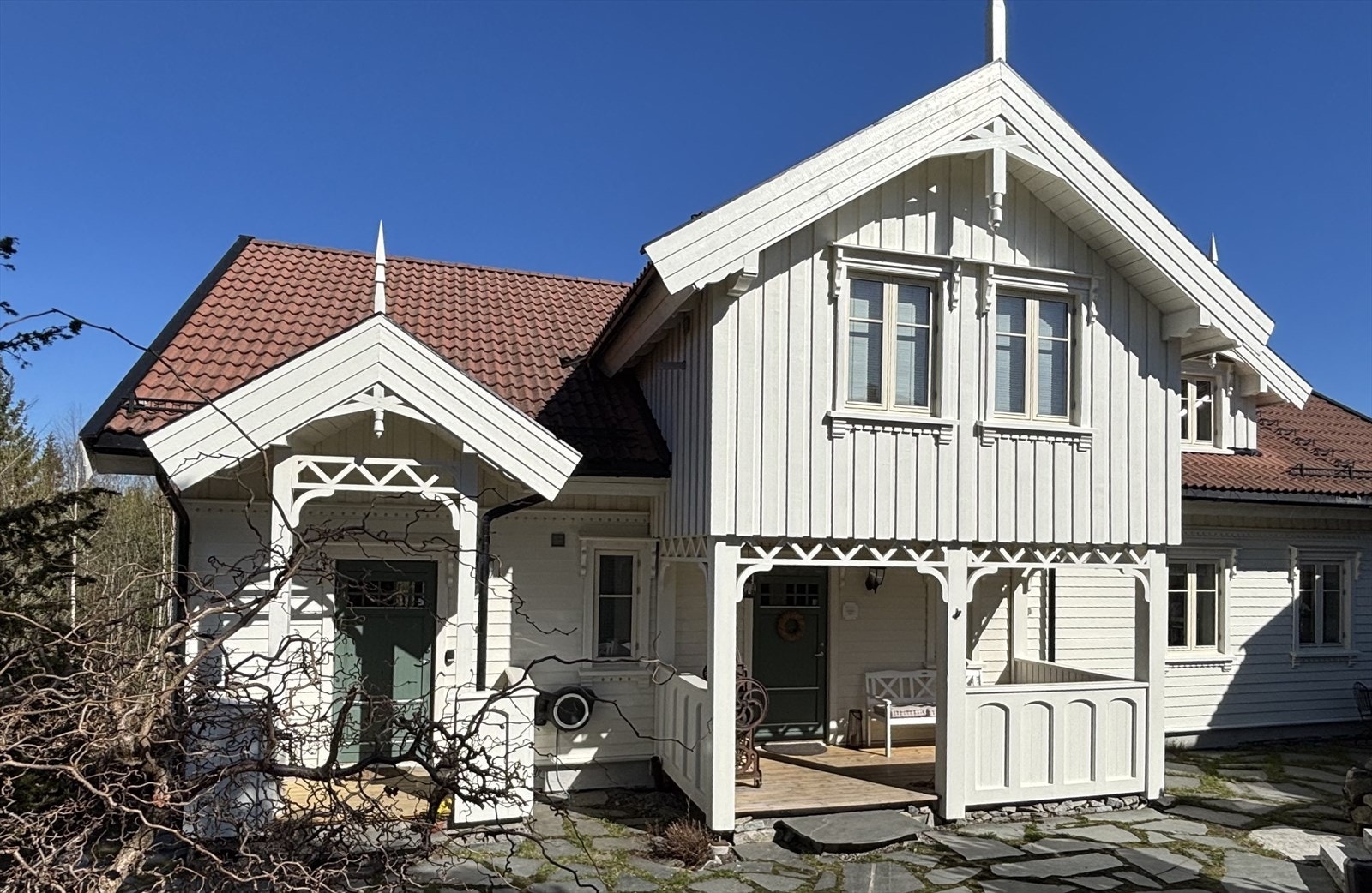 Overbygget inngangsparti. Foto: Selgers bilde Galleribilde