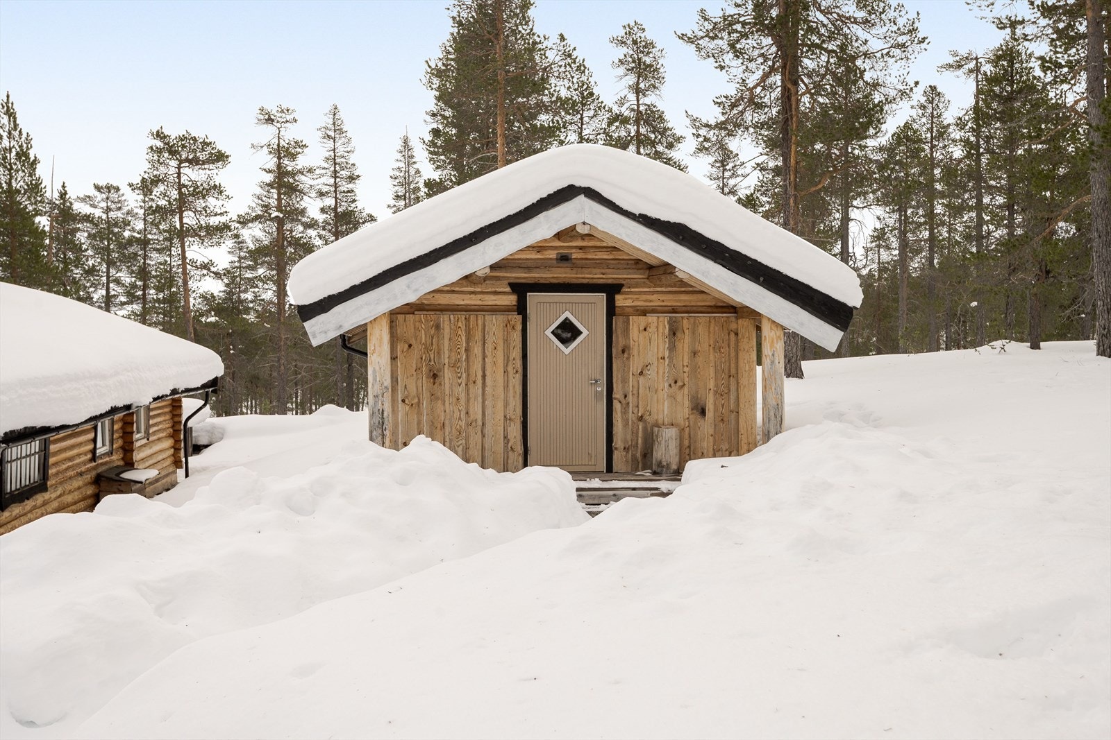 Eiendommen er også bebygd med et anneks fra 2013 på ca. 14m². Galleribilde