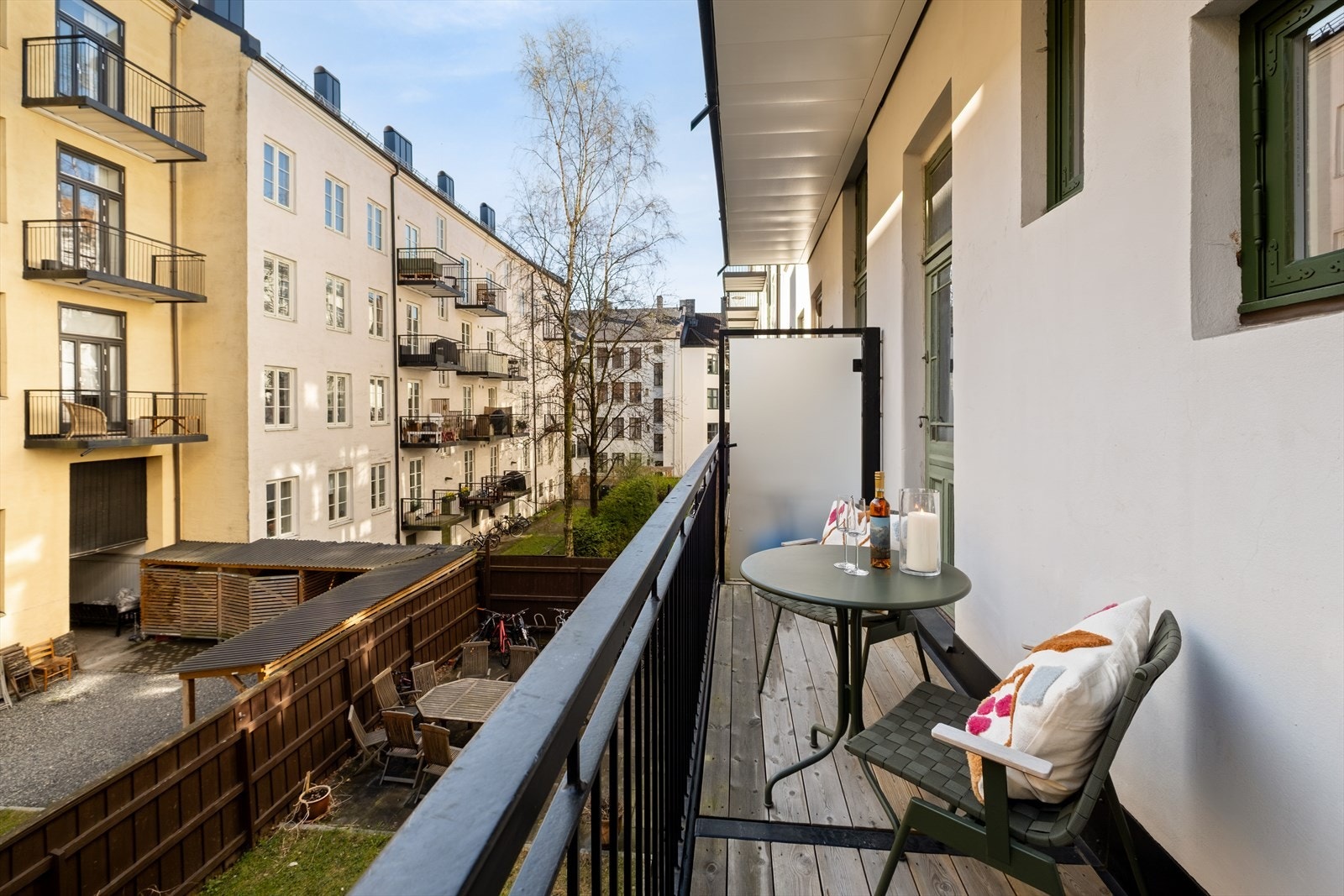 Her er det plass til utemøblement, beplantning og en mindre grill. Galleribilde