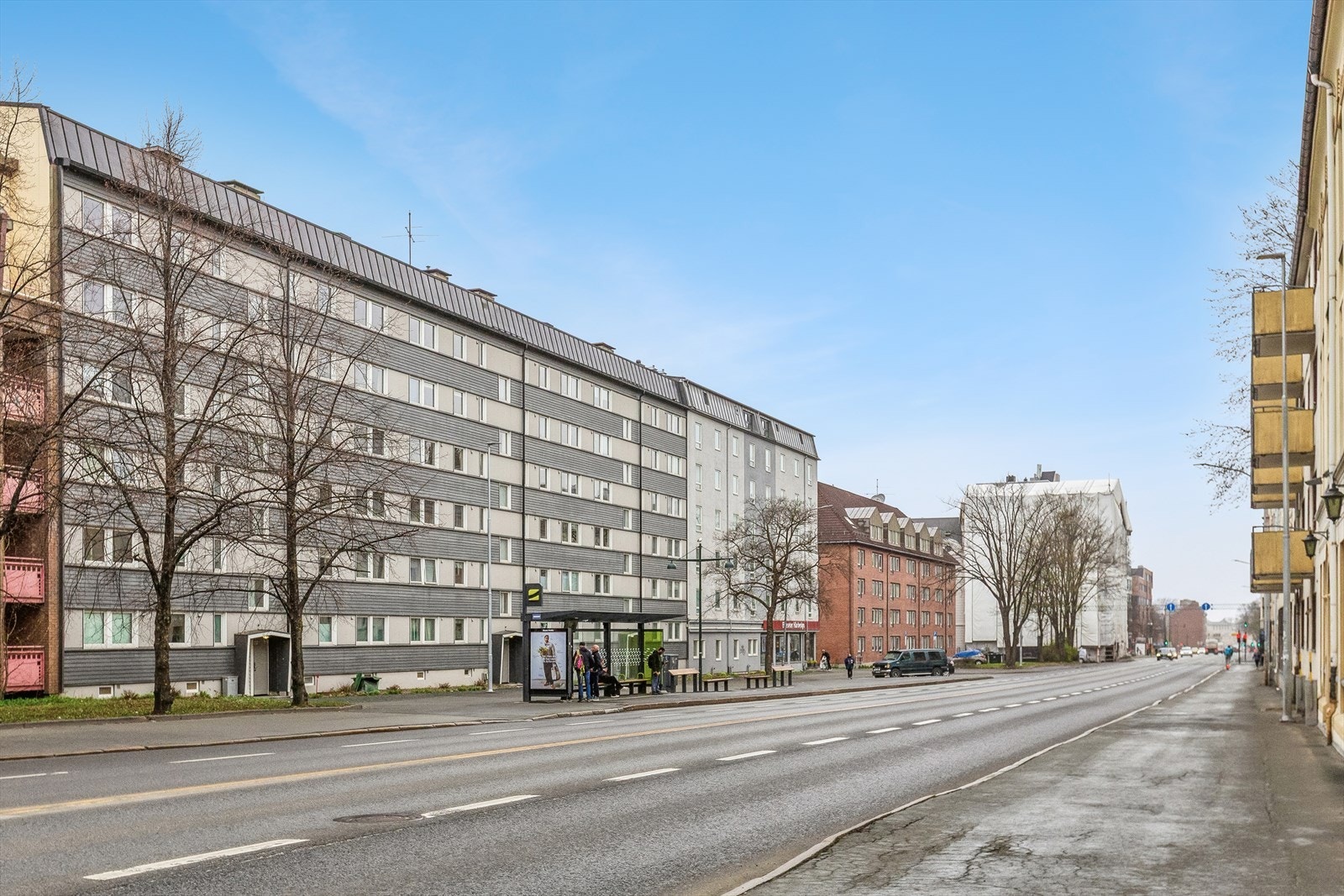 Aksjelaget har gjennomført flere oppgraderinger de siste årene, inkludert renovering av fasaden, pipeløp og fornying av rørsystemet. Galleribilde