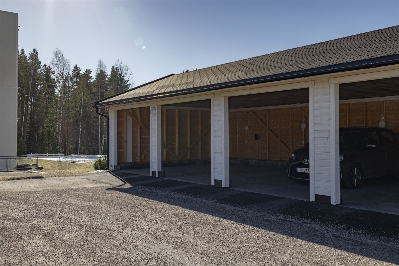 Mulighet for å leie plass i carport. Galleribilde
