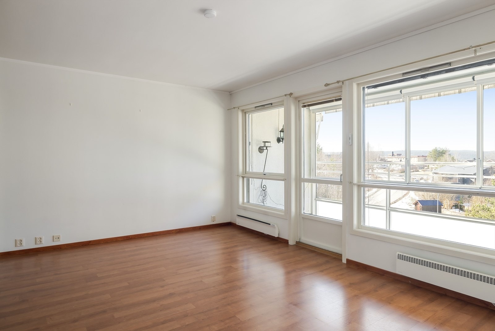 Det er utgang til balkongen på 10 m². Galleribilde