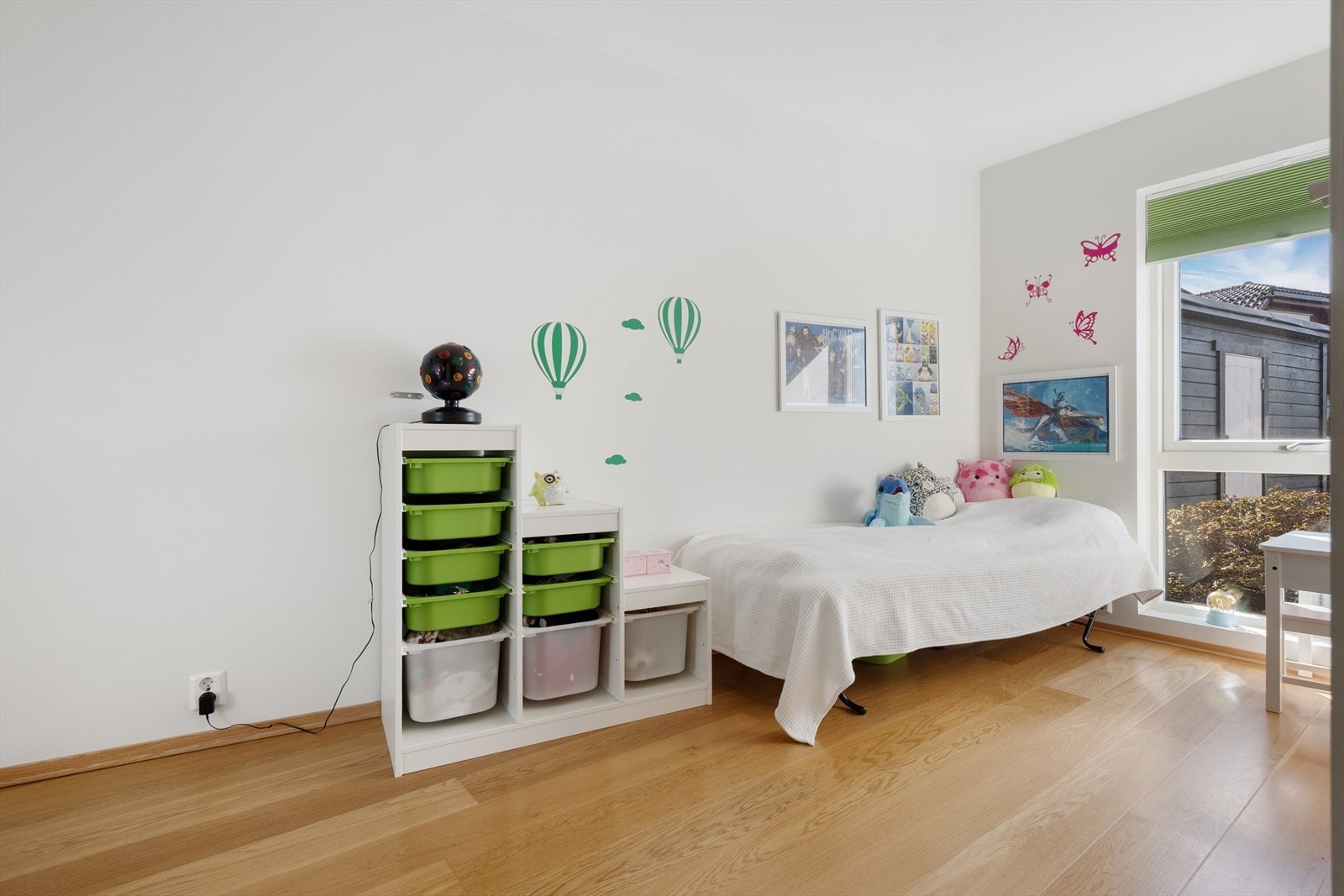 Soverom 2 - Lyst og trivelig soverom som måler 9,3 m² Galleribilde