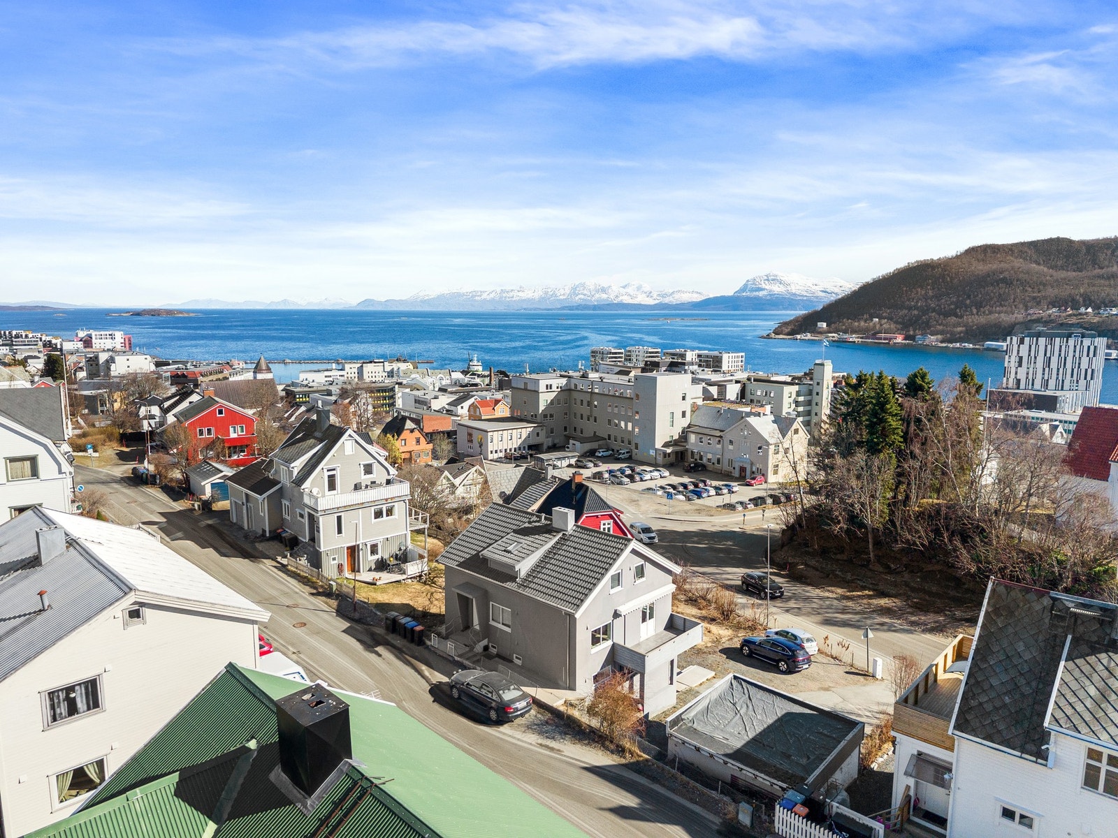 Leilighetens beliggenhet gir gangavstand til alle byens fasiliteter! Galleribilde
