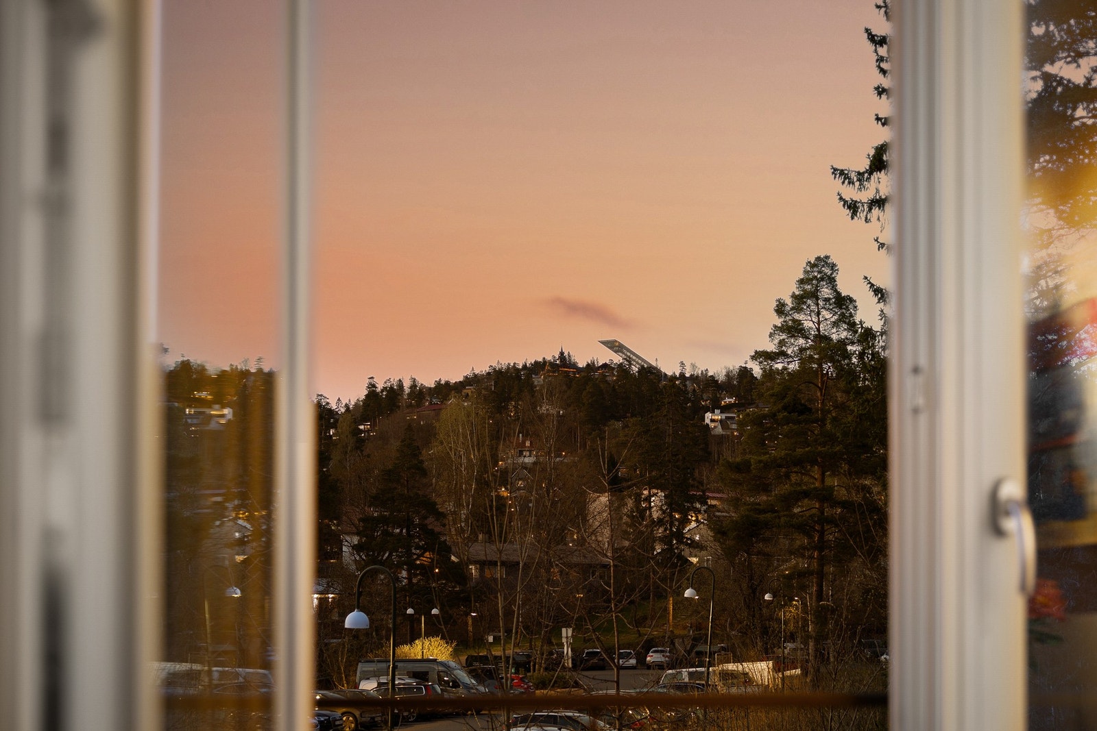 Utsikt mot Holmenkollen fra soverommene. Galleribilde