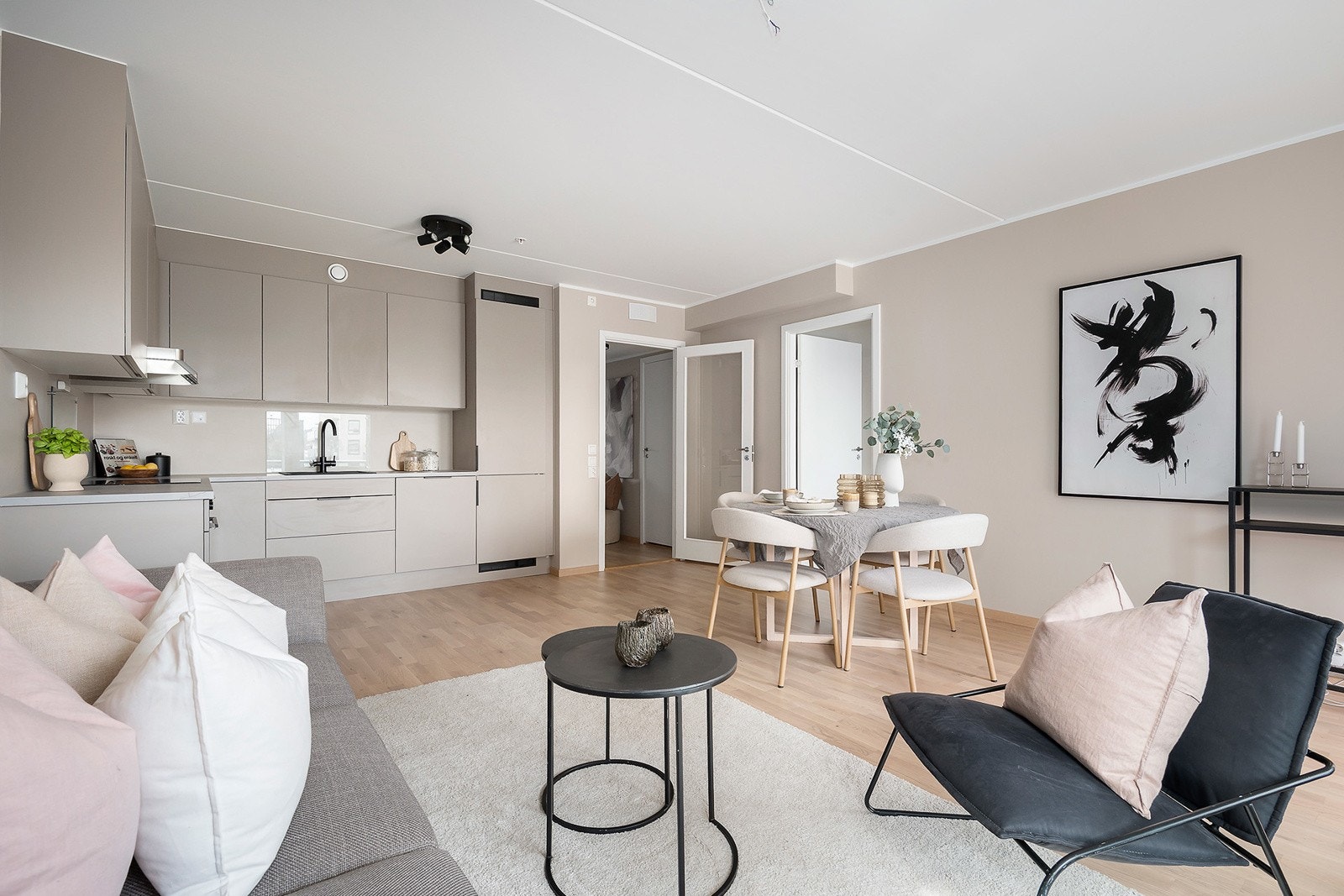 Velkommen til Brobekkveien 58C! - Presentert av Henry R. Pedersen i OBOS Eiendomsmeglere, avd. Ulven. Foto: Kristyna Hodakova/Diakrit Galleribilde
