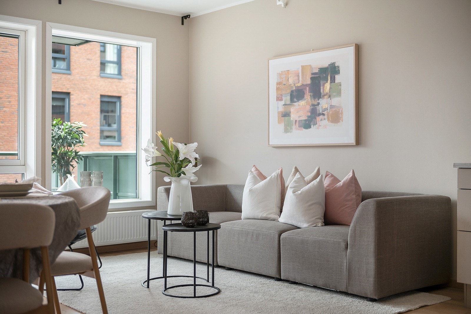 Her er det rom for sofagruppe og annet ønsket møblement. Galleribilde