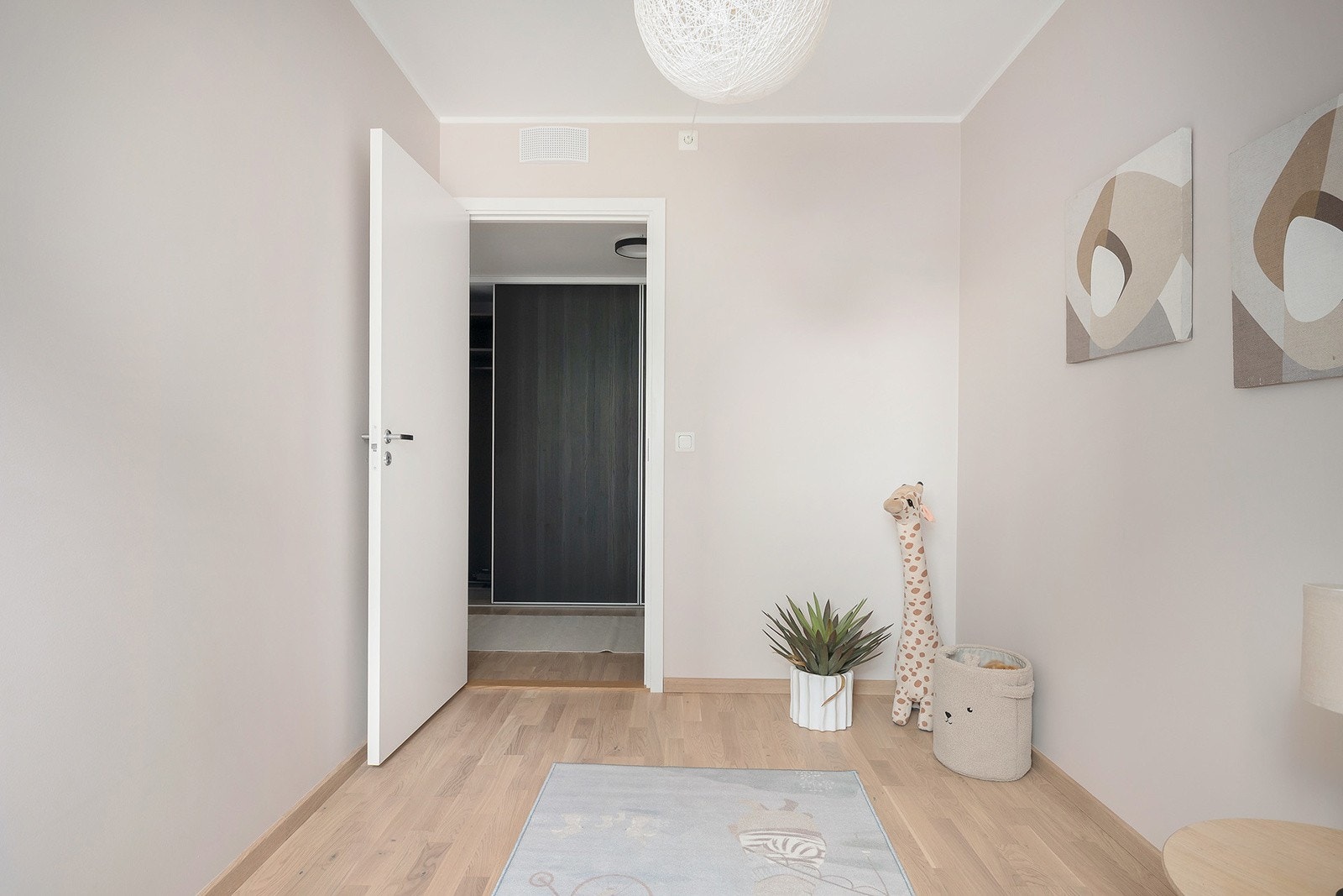 Rommet passer fint som barnerom, gjesterom og/eller kontor. Galleribilde