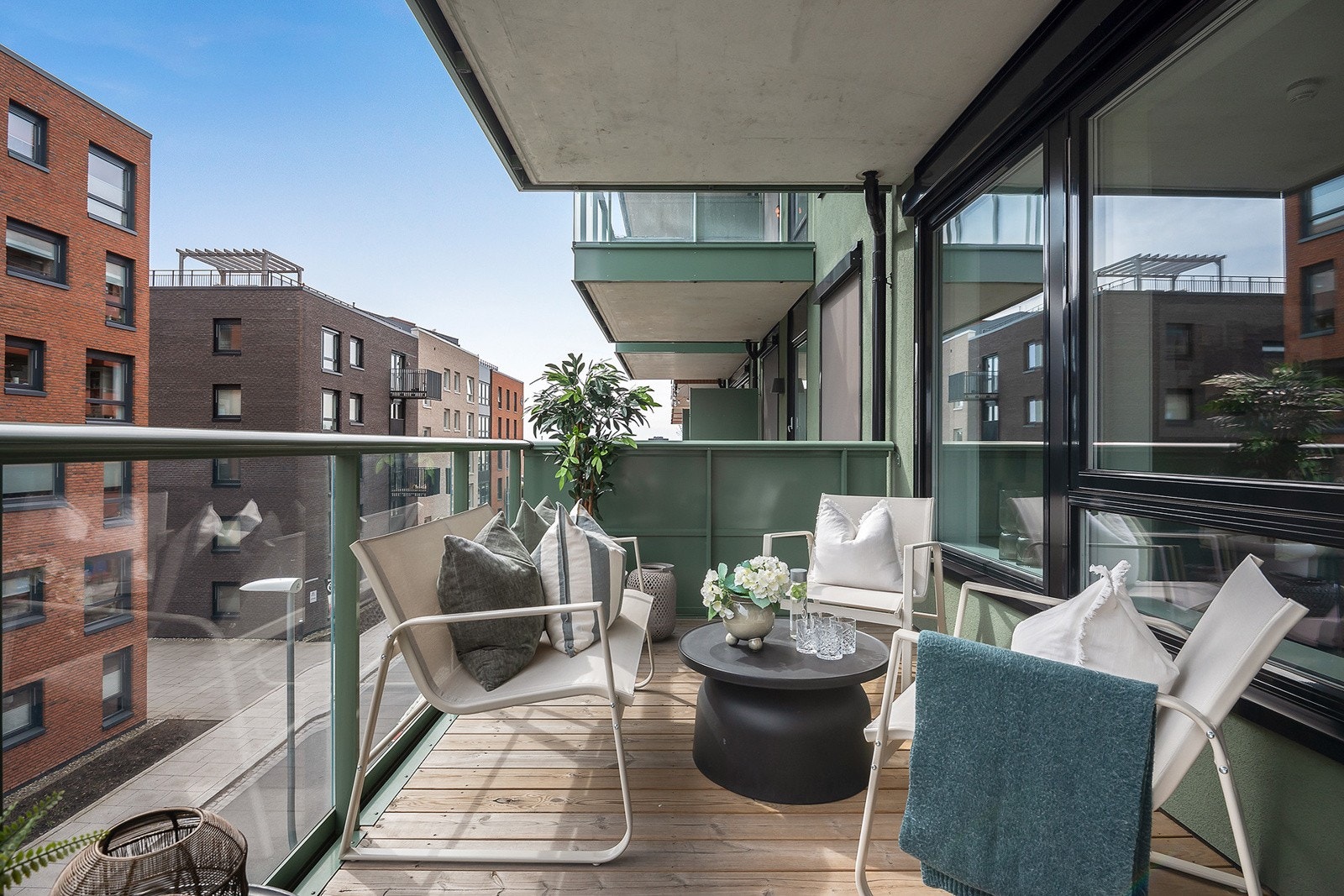Her er det god plass til utemøbler og grill. Galleribilde