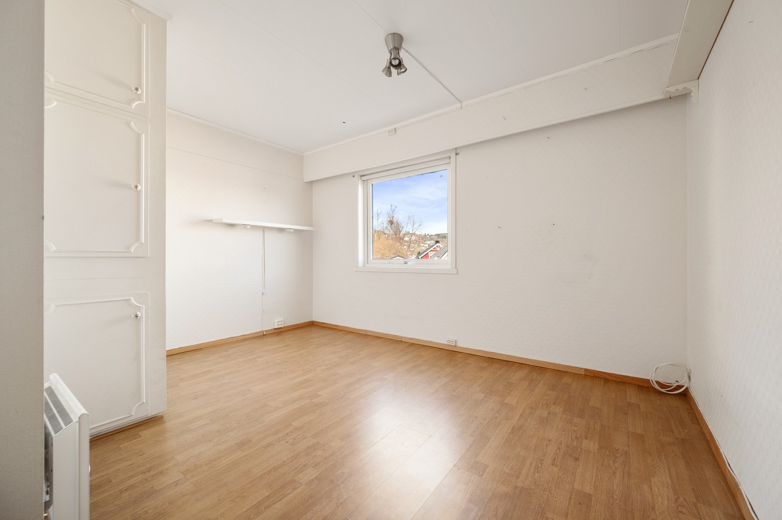 Et av to soverom nede Galleribilde
