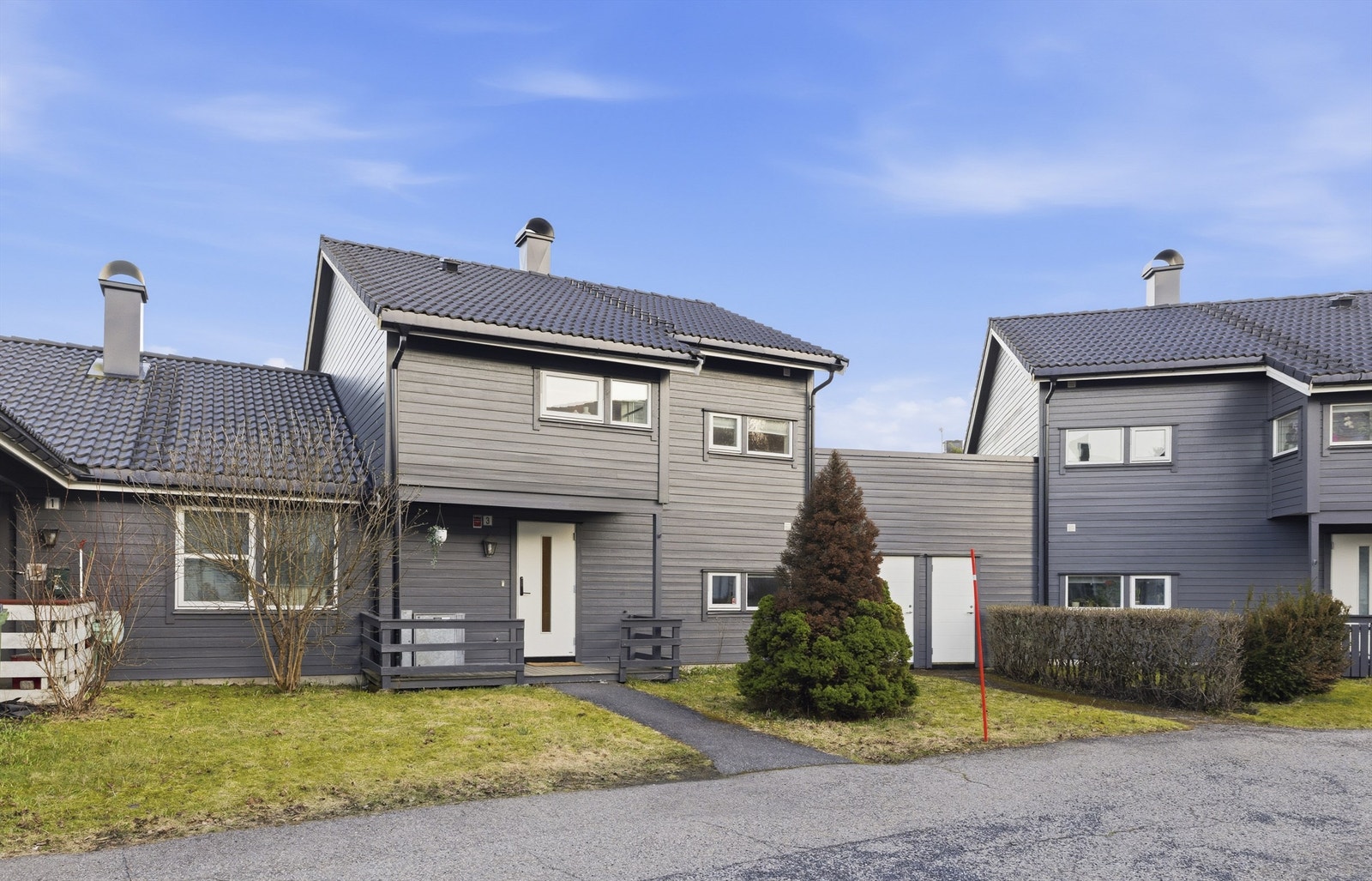 I tillegg er det også hage ved inngangsparti. Boligen har enerett til bruk av 1 utebod på 6 m² Galleribilde