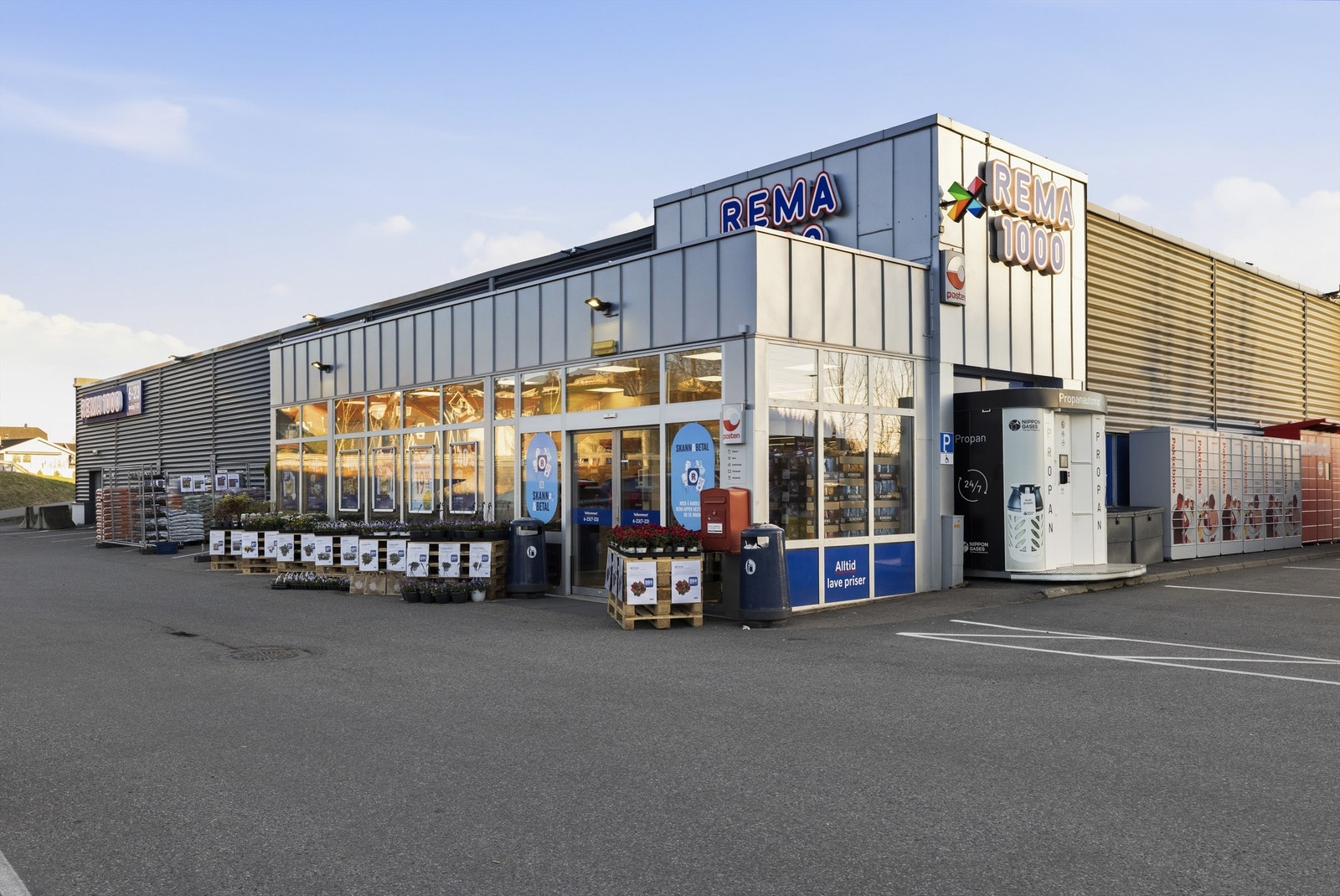 I tillegg kort avstand til Rema 1000 med post i butikk og pakkebokser Galleribilde