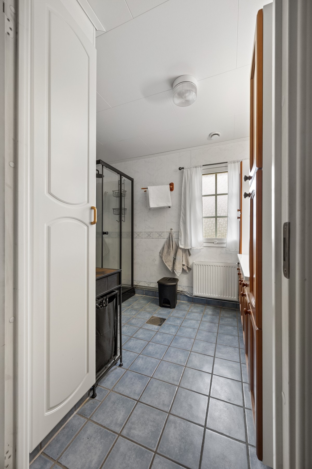Bad/WC - ca 9 kvm. Flislagte overflater med varme i gulv. Galleribilde