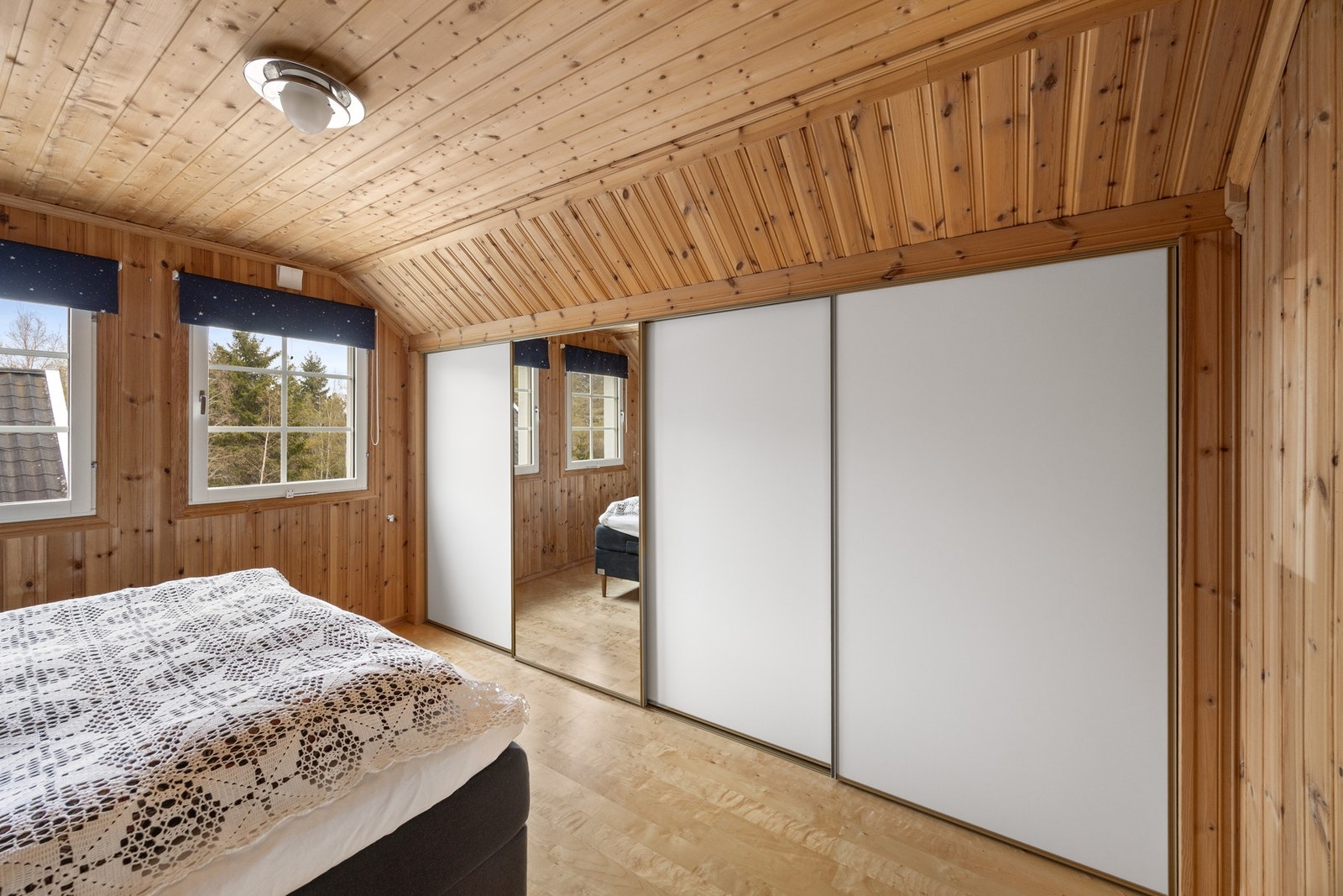 Plasstilpasset skyvedørsgarderobe Galleribilde