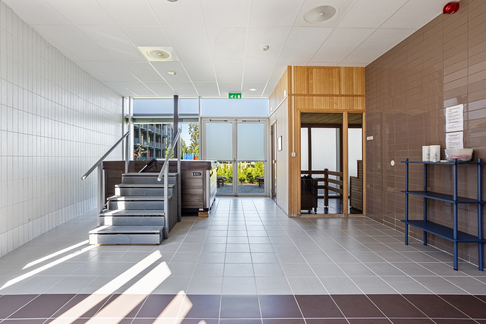 Spaavdeling med jacuzzi. Galleribilde
