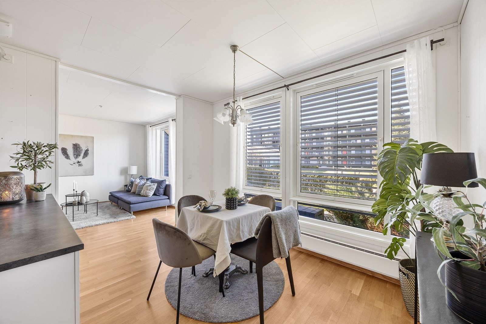 Spisestue med plass til bord og flere gjester. Her kan man også ha en større spisestue. Galleribilde