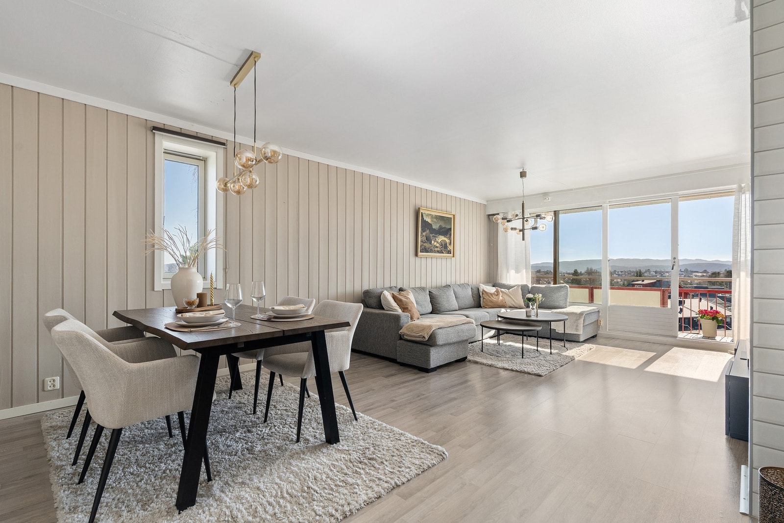 EiendomsMegler 1 ved Fredrik Nygård Flønes har gleden av å presentere Myrmannsvegen 30! Foto: Krogstad og Nervik, (Ekatarina Krogstad) Galleribilde