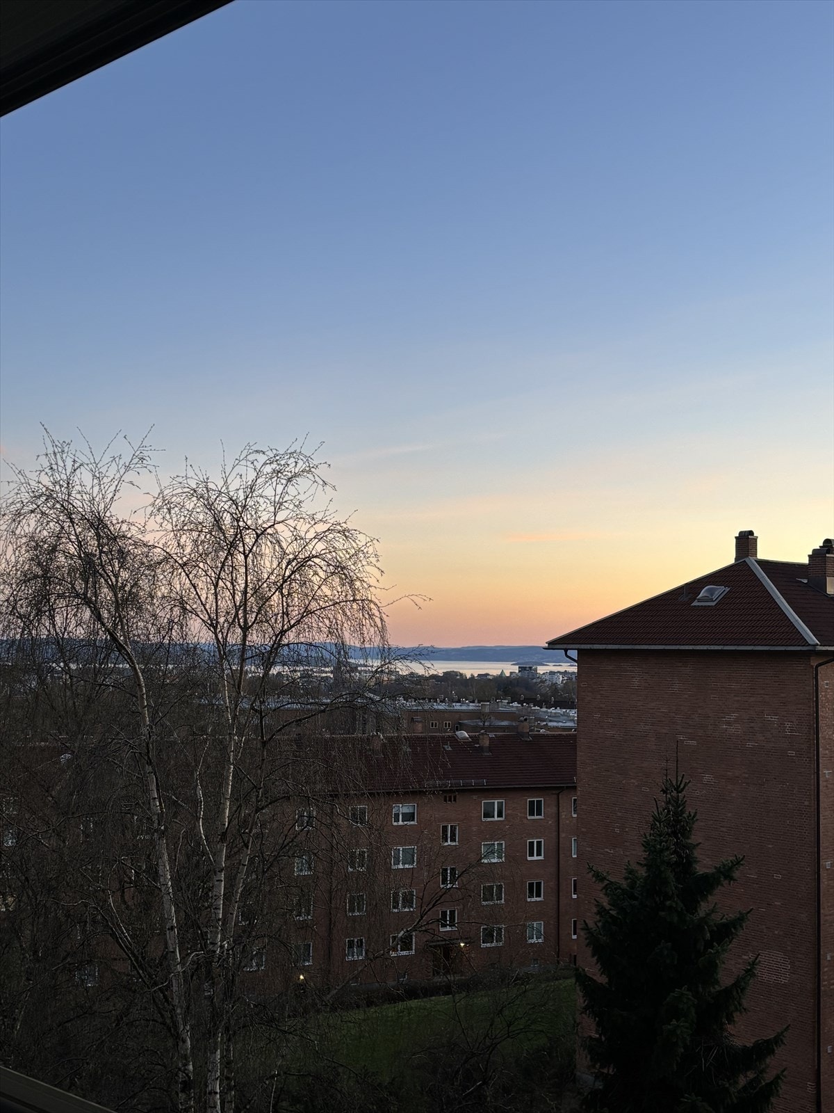 På høsten og vinteren får du enda mer av det gode, og solnedgangene er magisk Galleribilde