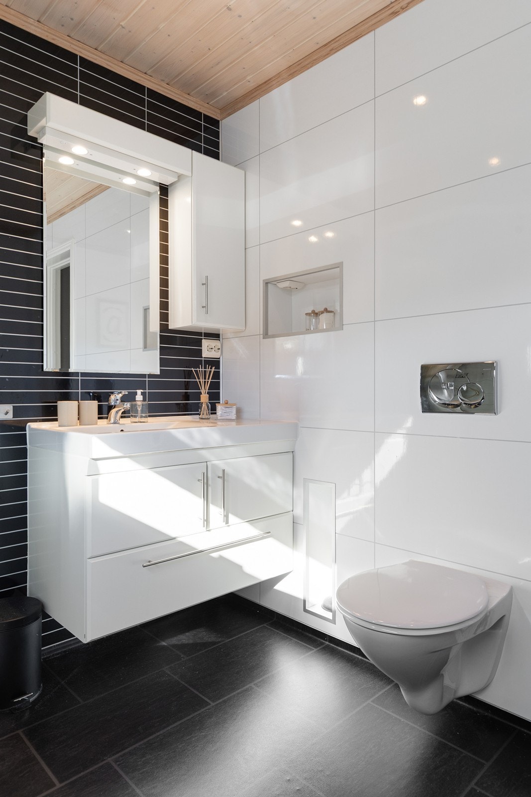 Badet har varmekabler i gulv Galleribilde