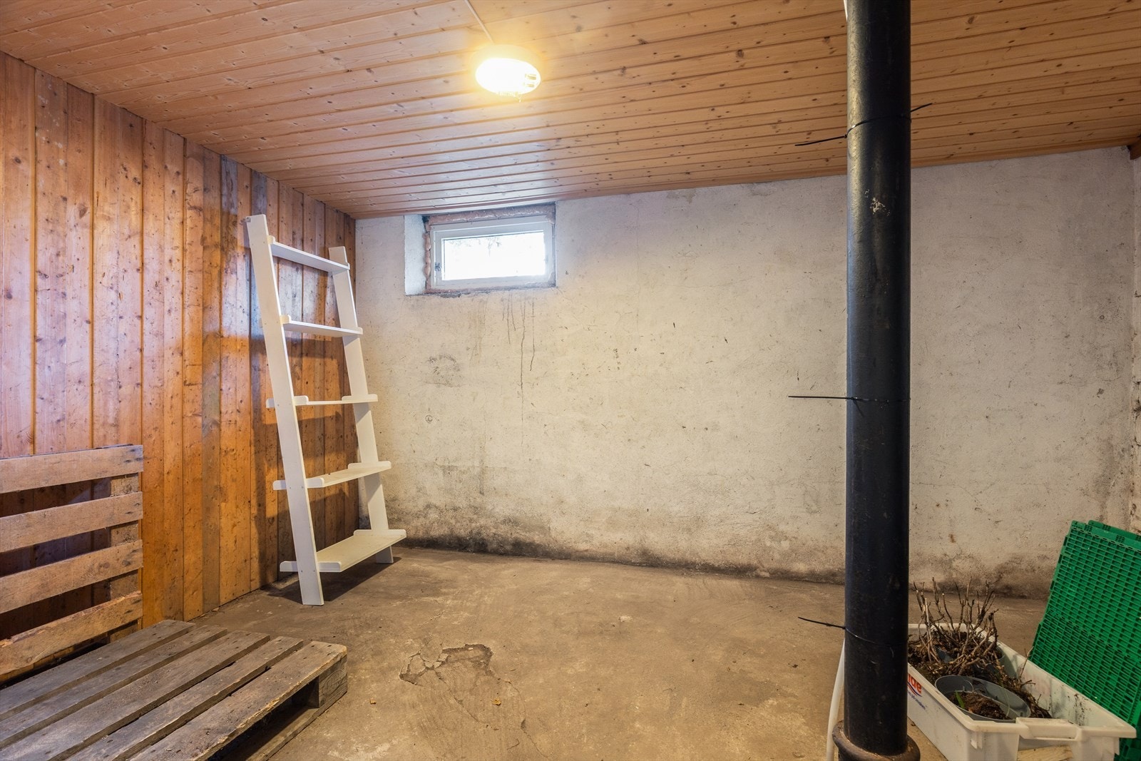 Kjelleren byr på gode lagringsmuligheter Galleribilde