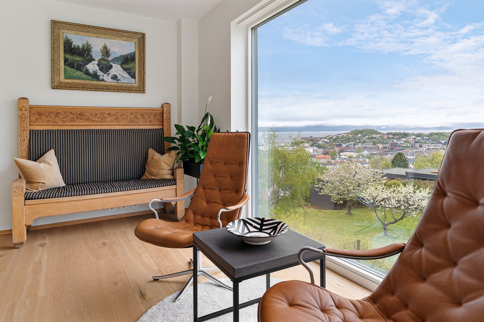 Boligen har vannbåren gulvvarme i alle etasjer som gir god komfort. Galleribilde