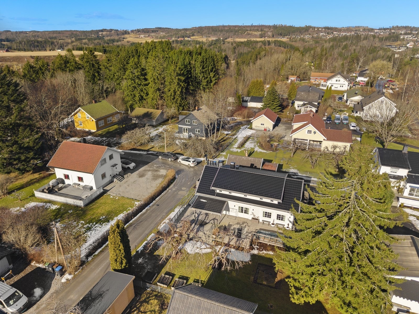 Enebolig med romslig tomt Galleribilde