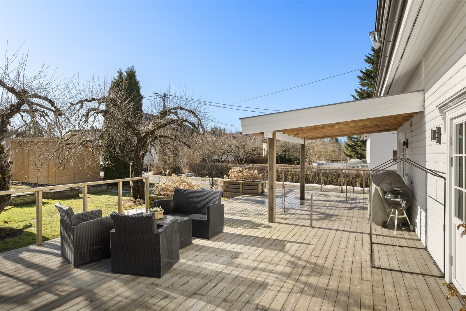 I 1. etasje er det terrasse på hele 126 kvm Galleribilde