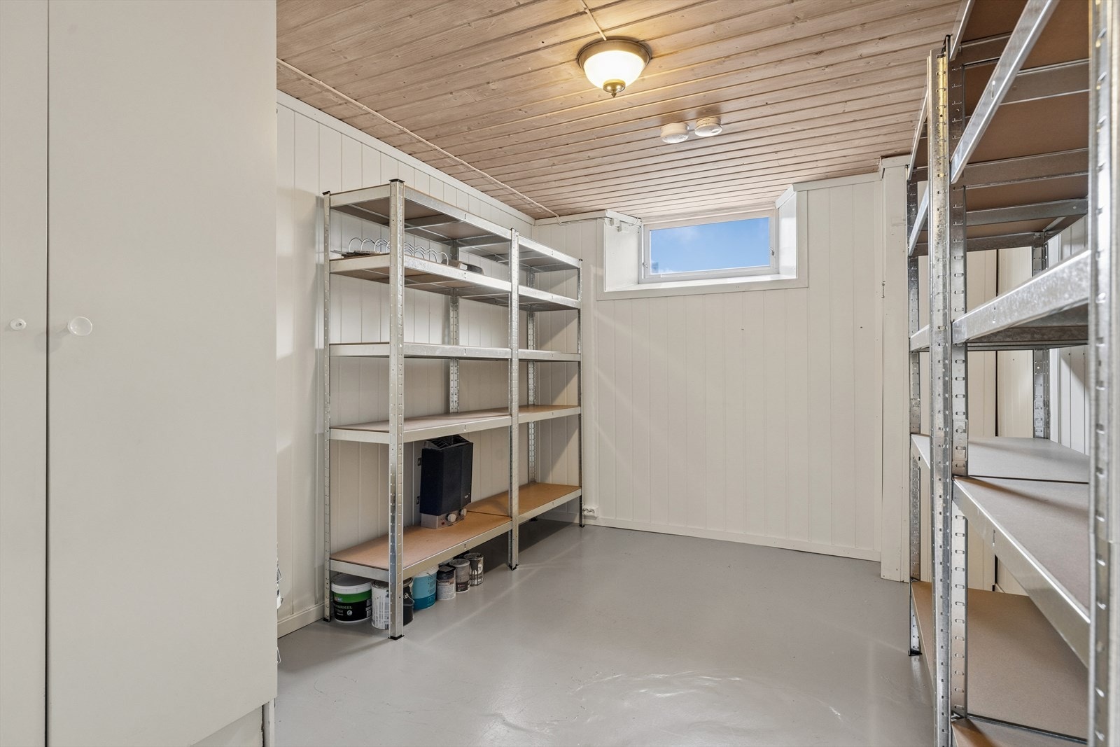 Praktisk bod i underetasjen med gode lagringsmuligheter. Galleribilde