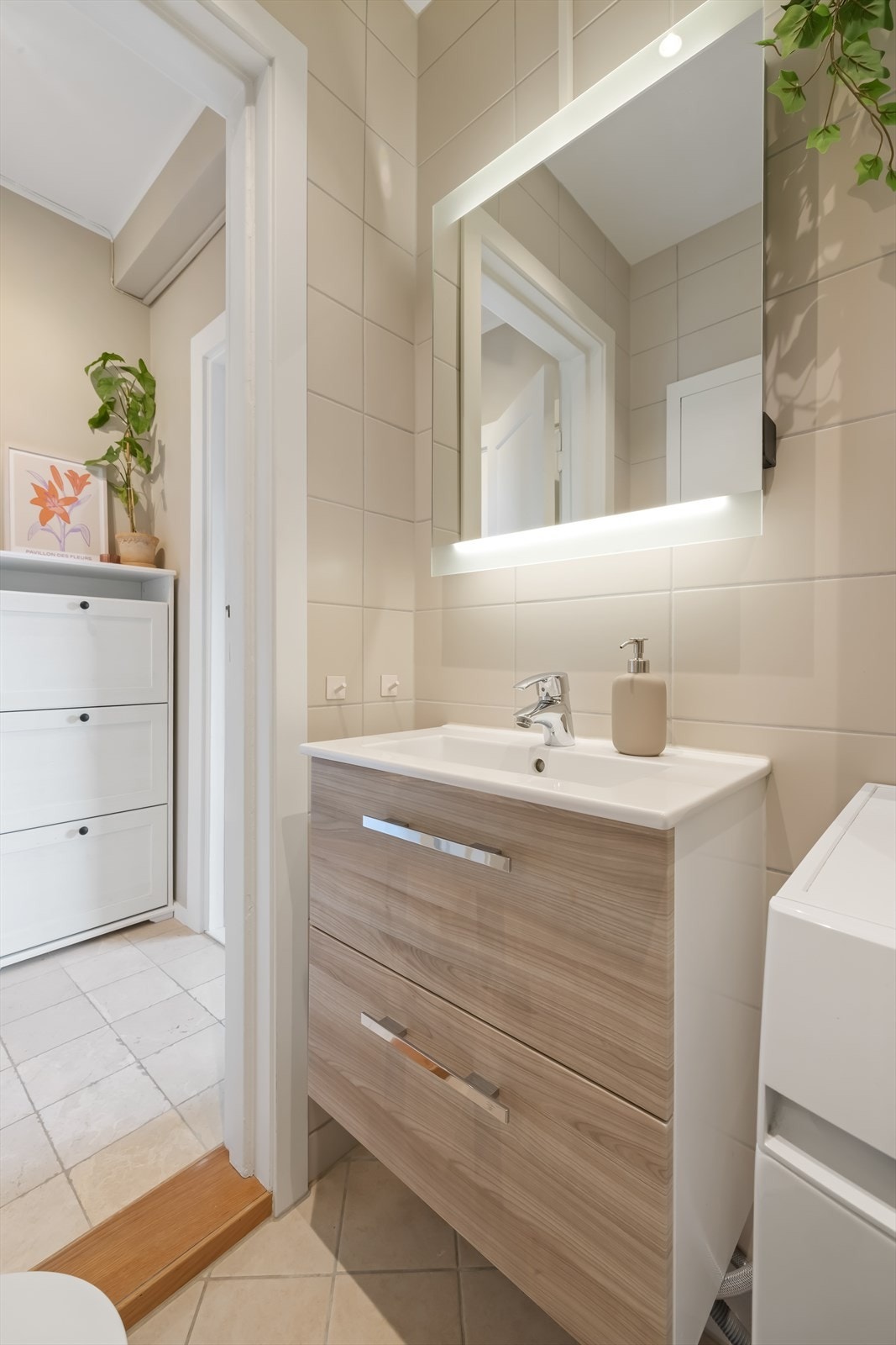 Badet ble rehabilitert i regi av borettslaget i 2019 med flislagte overflater og varmekabler i gulv. Galleribilde