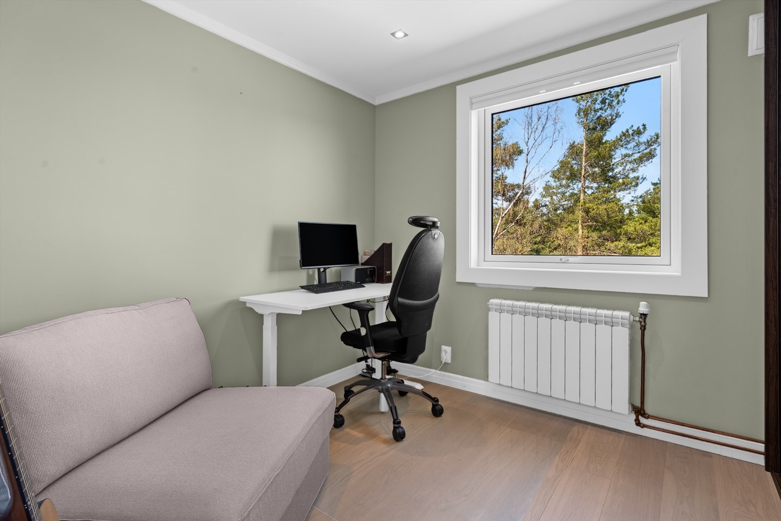 Det andre soverommet egner seg godt som barnerom, gjesterom eller kontor. Galleribilde