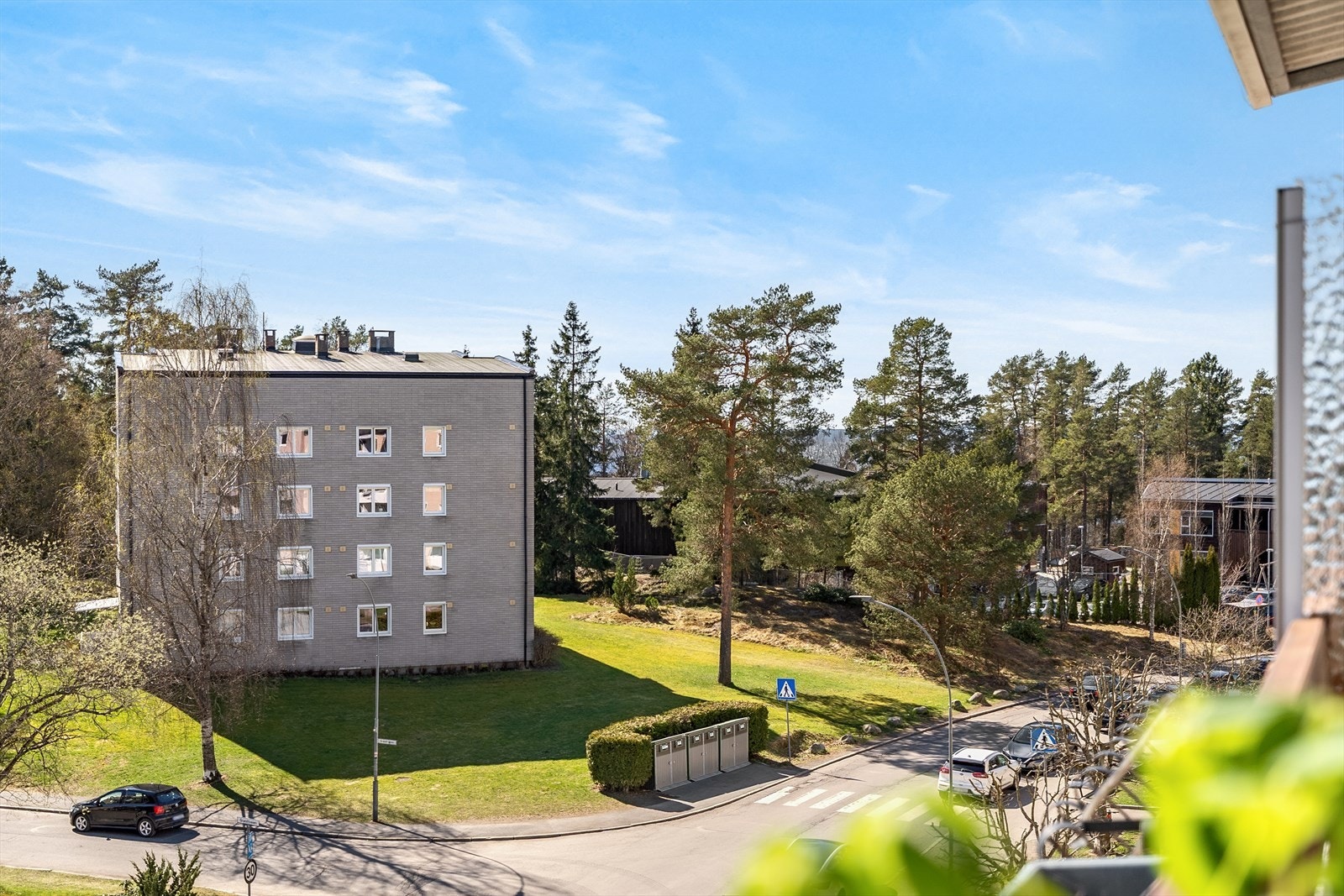 Leiligheten ligger i et veletablert og rolig boligområde på Lambertseter. Galleribilde