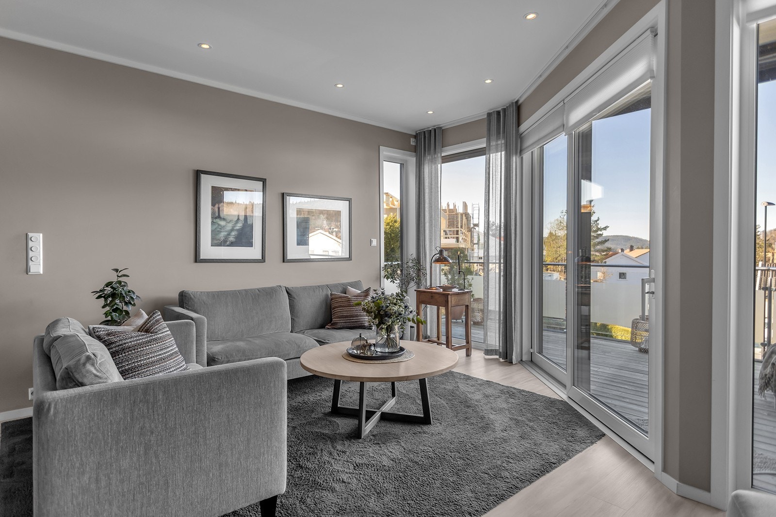 Stue med utgang til terrasse Galleribilde